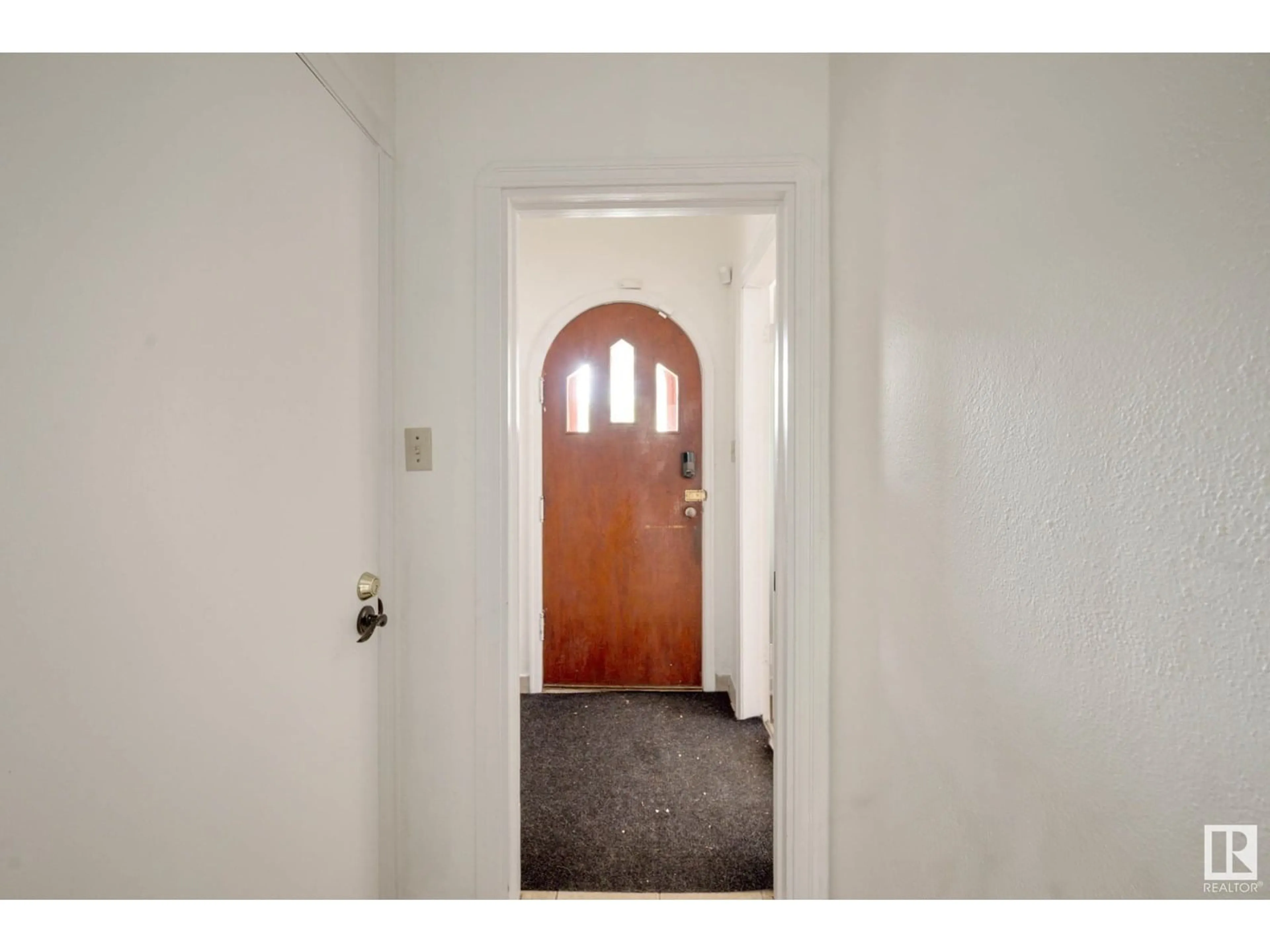 Indoor entryway for 10149 122 ST, Edmonton Alberta T5N1L7