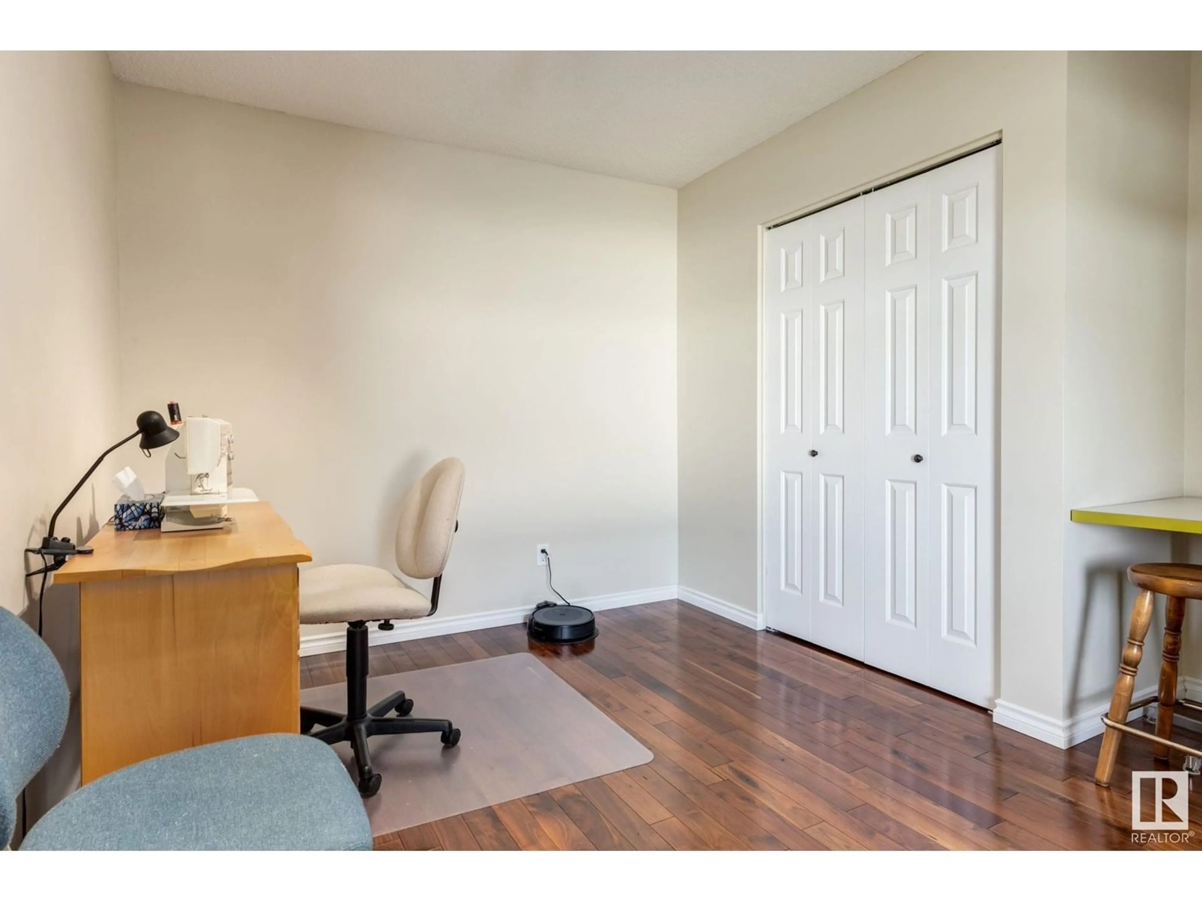 A pic of a room for 1522 54 ST, Edmonton Alberta T6L6H4