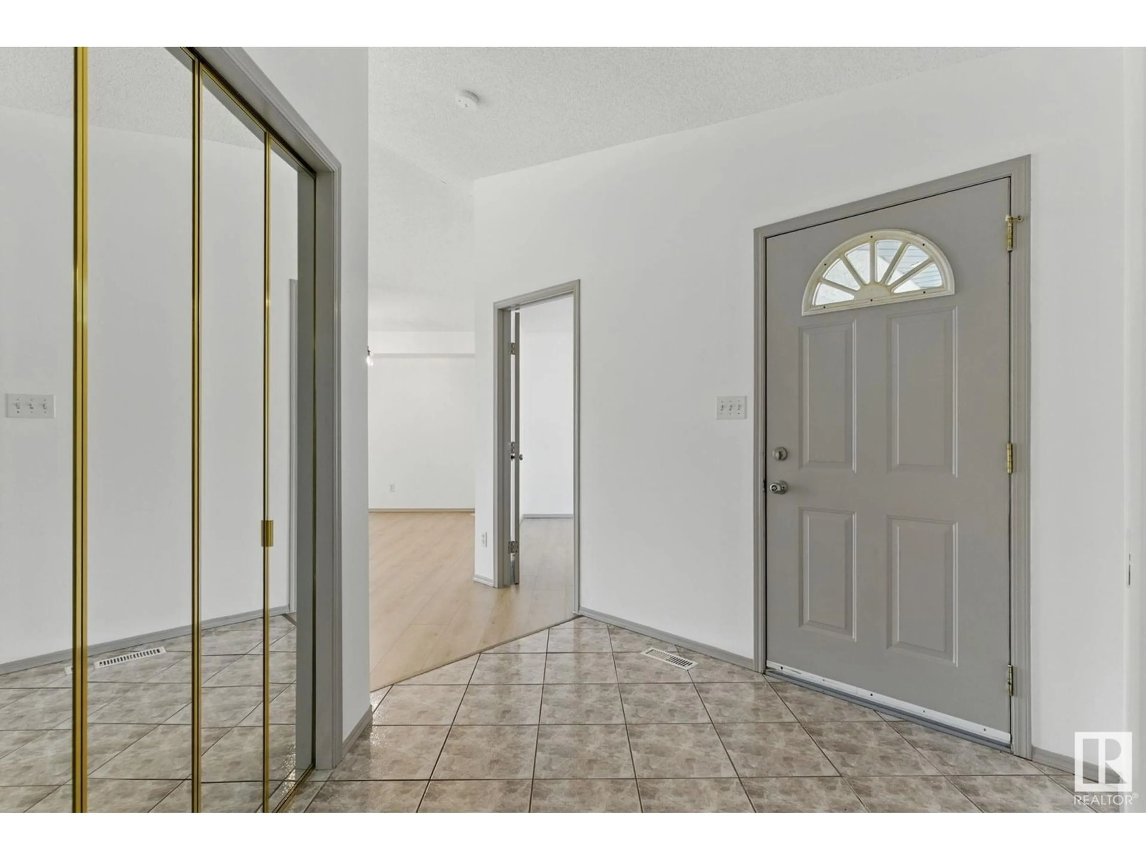 Indoor entryway for 9971 178 AV, Edmonton Alberta T5X5X2