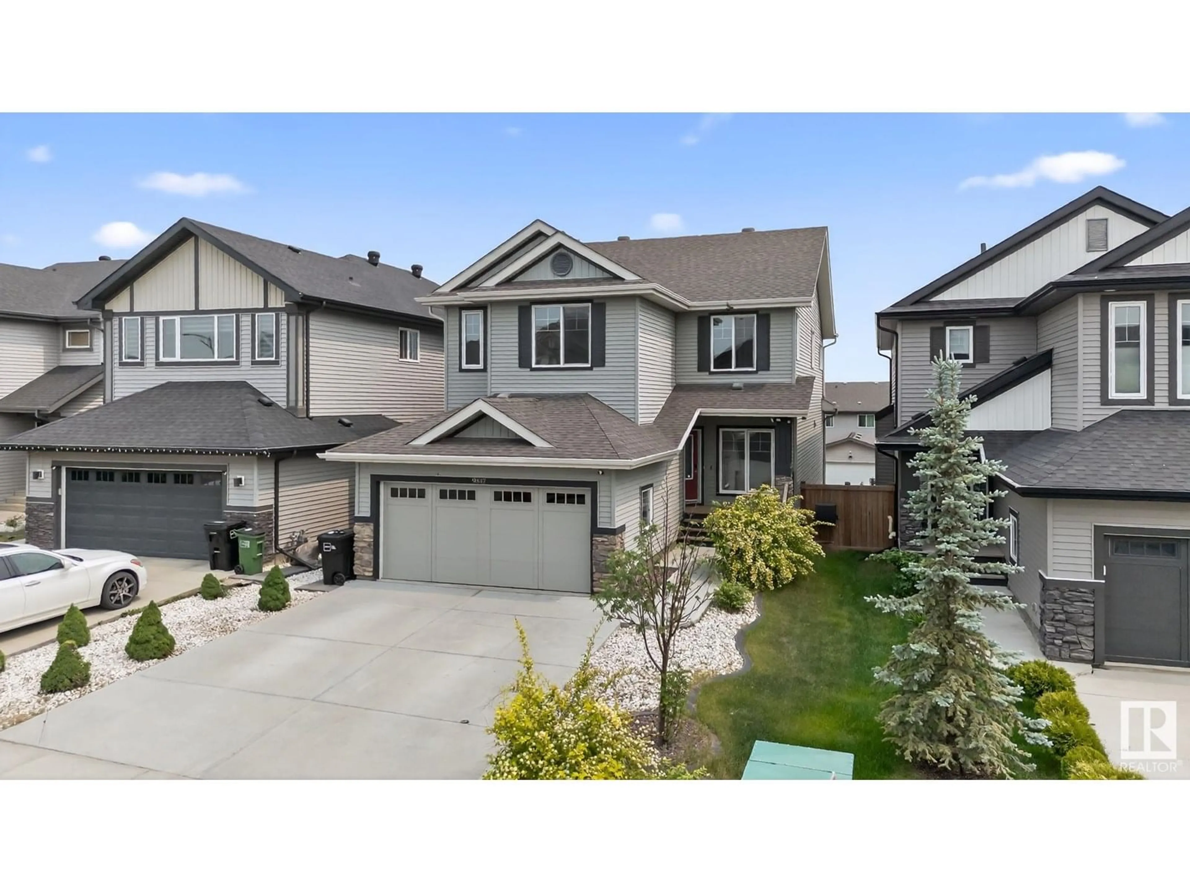 A pic from outside/outdoor area/front of a property/back of a property/a pic from drone, street for NW - 9847 222 ST, Edmonton Alberta T5T4P6