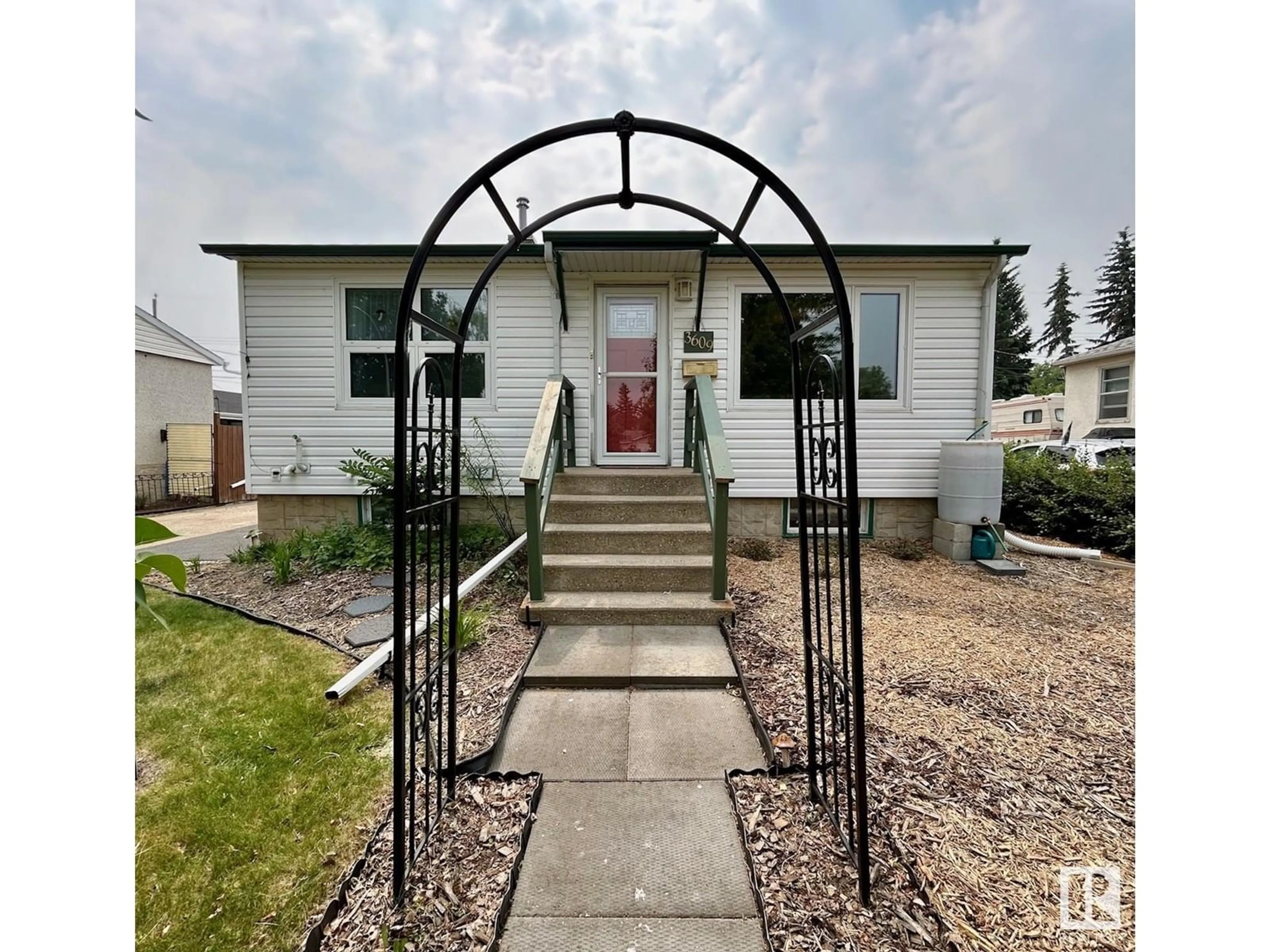 Indoor entryway for 3609 109 AV, Edmonton Alberta T5W0G6