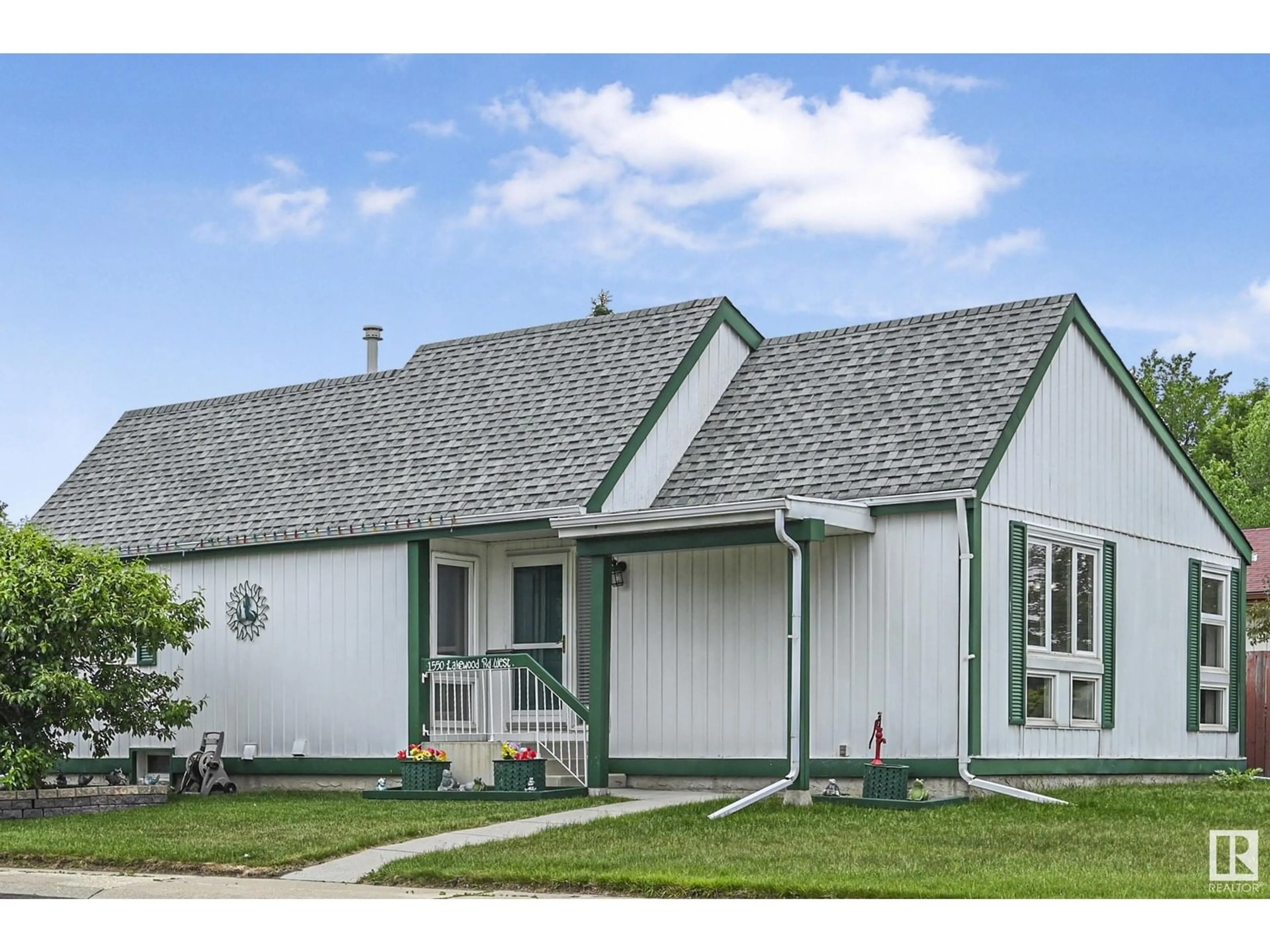 Home with vinyl exterior material, street for 1550 LAKEWOOD RD, Edmonton Alberta T6K2V9