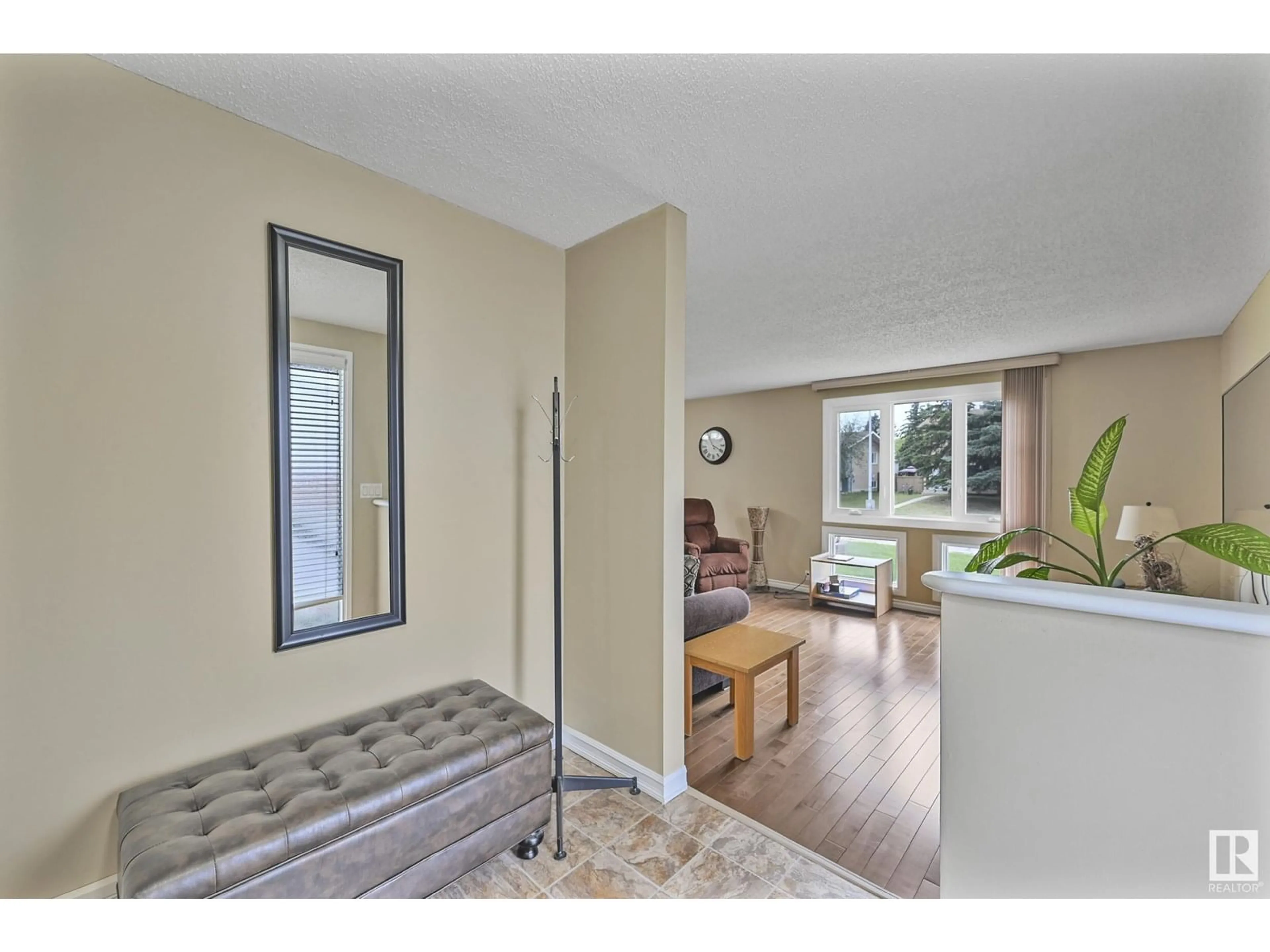 A pic of a room for 1550 LAKEWOOD RD, Edmonton Alberta T6K2V9