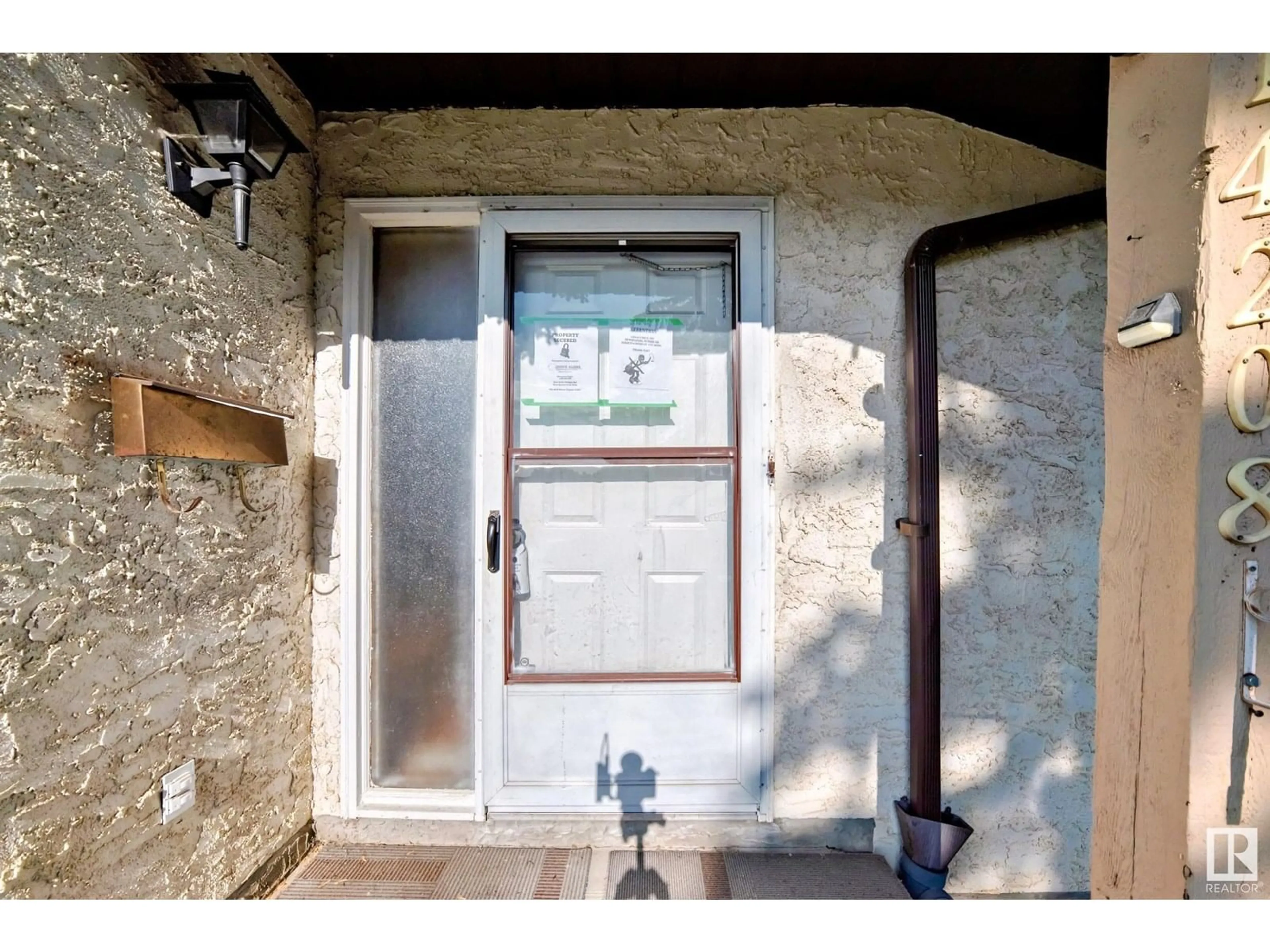 Indoor entryway for NW - 14208 35 ST, Edmonton Alberta T5Y1Z6