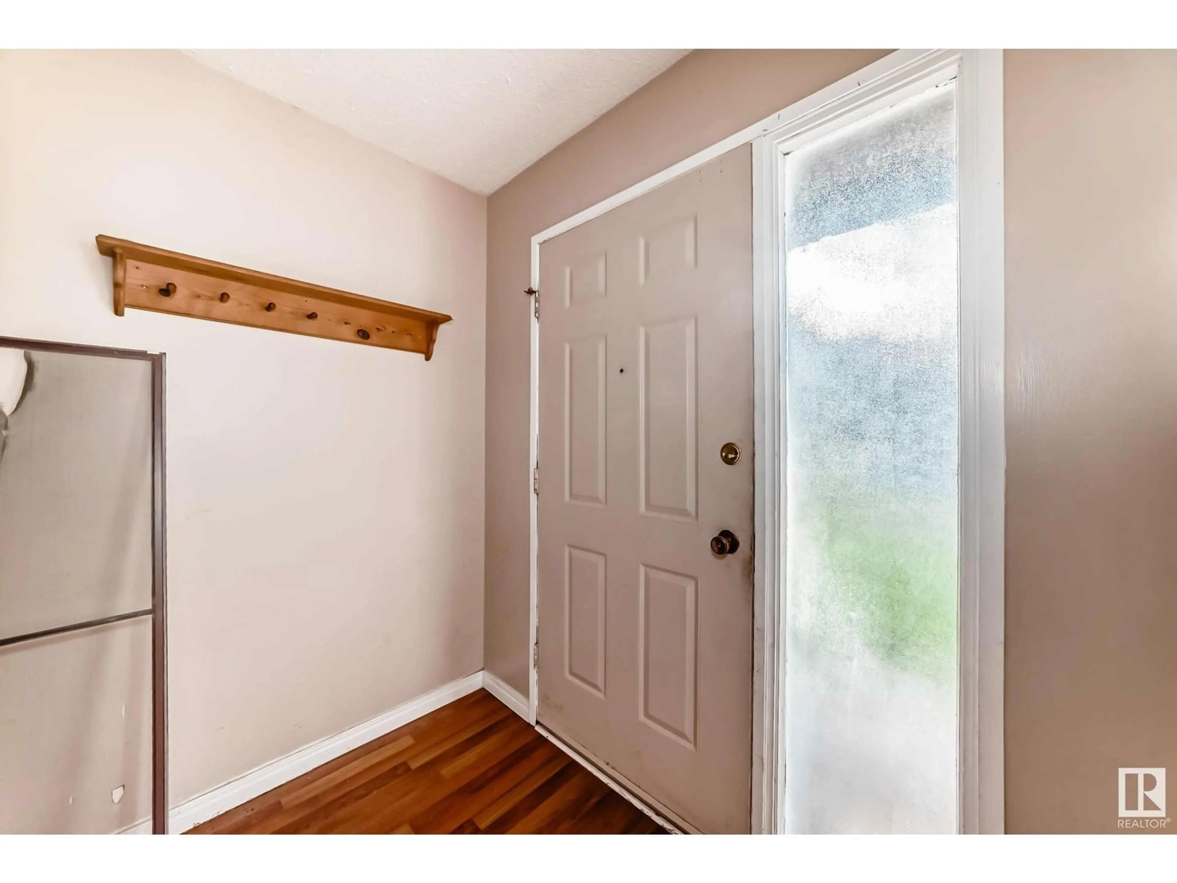 Indoor entryway for NW - 14208 35 ST, Edmonton Alberta T5Y1Z6