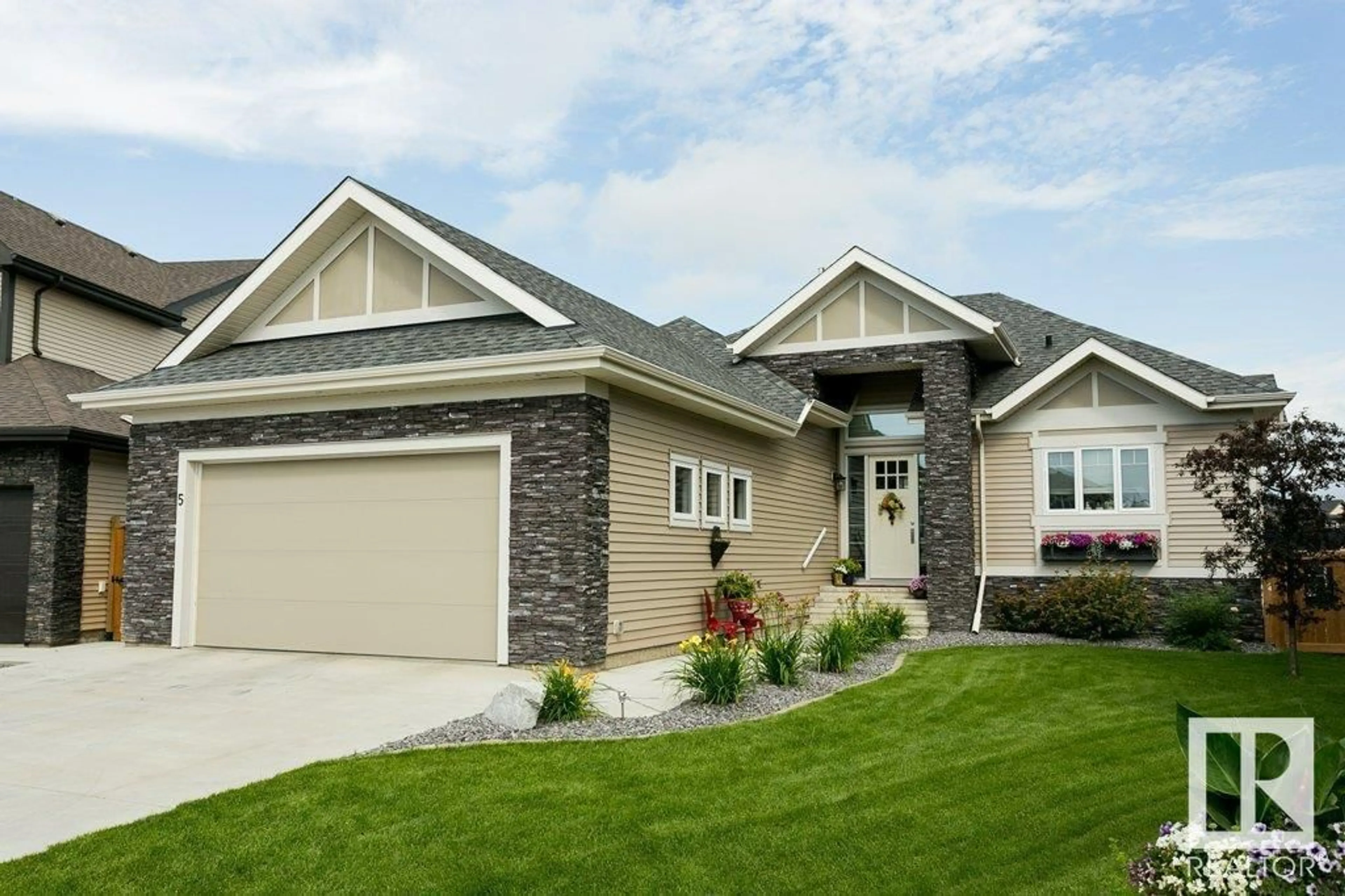 Home with vinyl exterior material, street for 5 ASPENGLEN CV, Spruce Grove Alberta T7X0J3