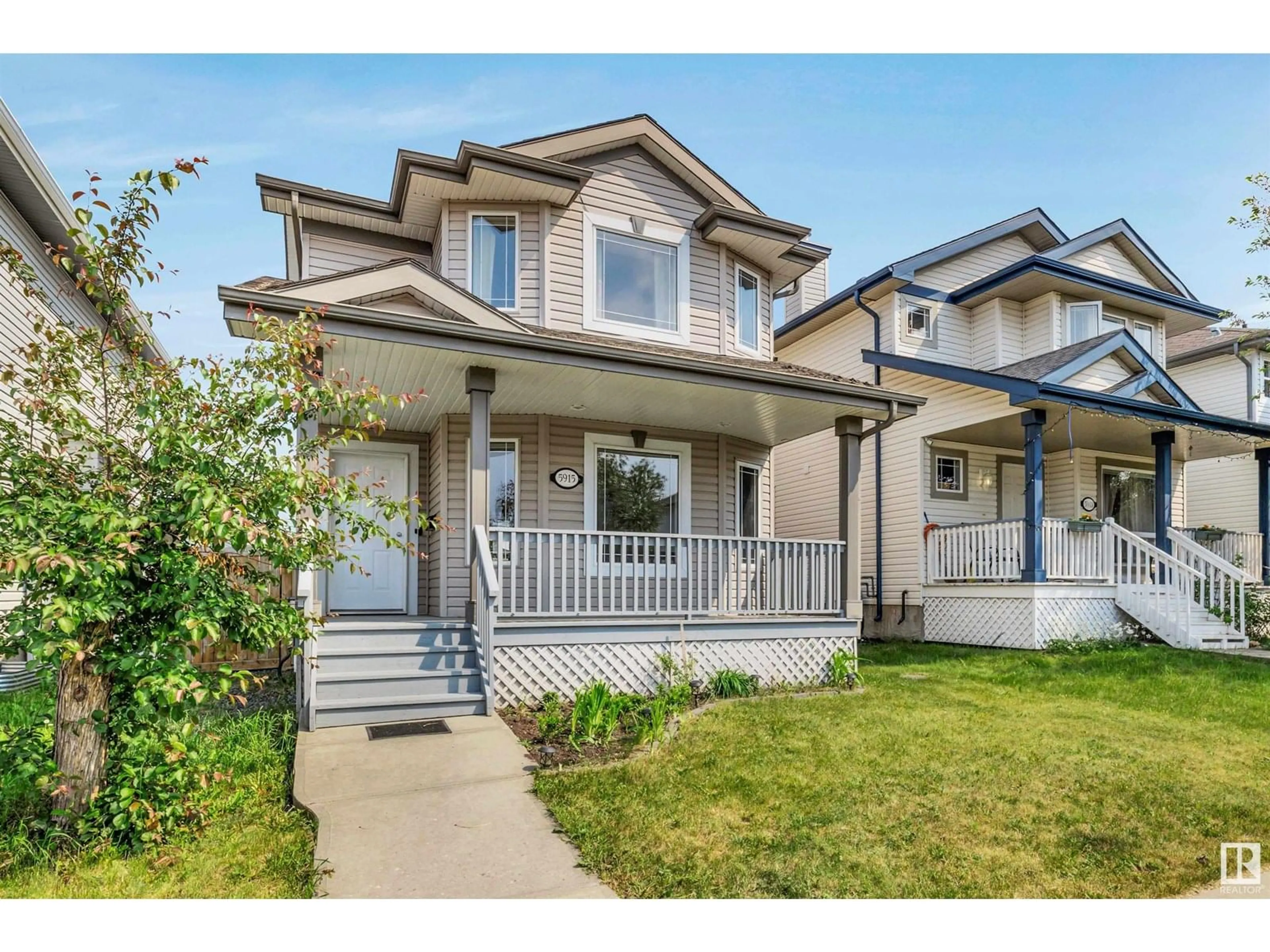 Home with vinyl exterior material, street for NW - 5915 204 ST, Edmonton Alberta T6M2Z2