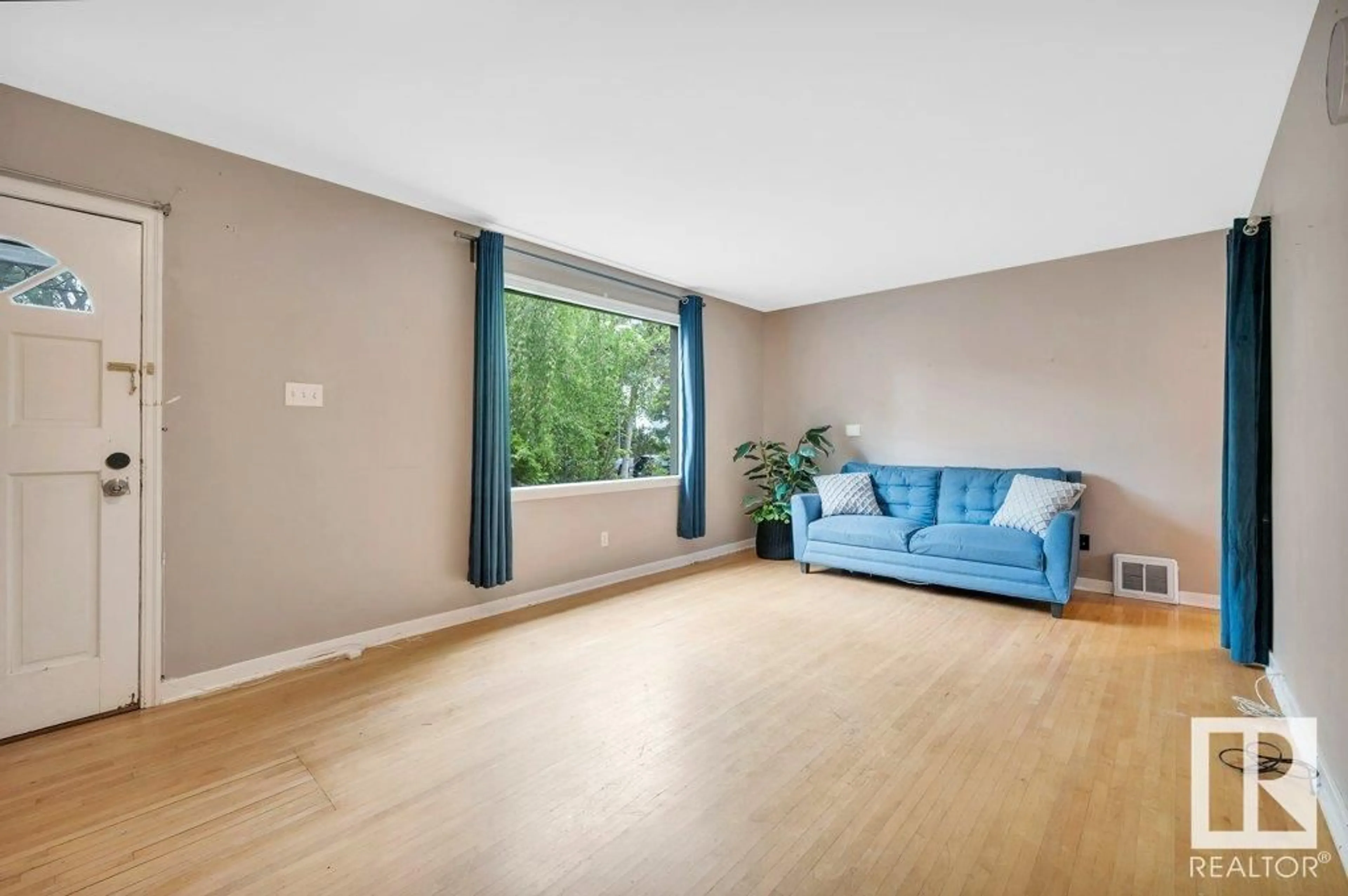 A pic of a room for NW - 10731 66 AV, Edmonton Alberta T6H1X7