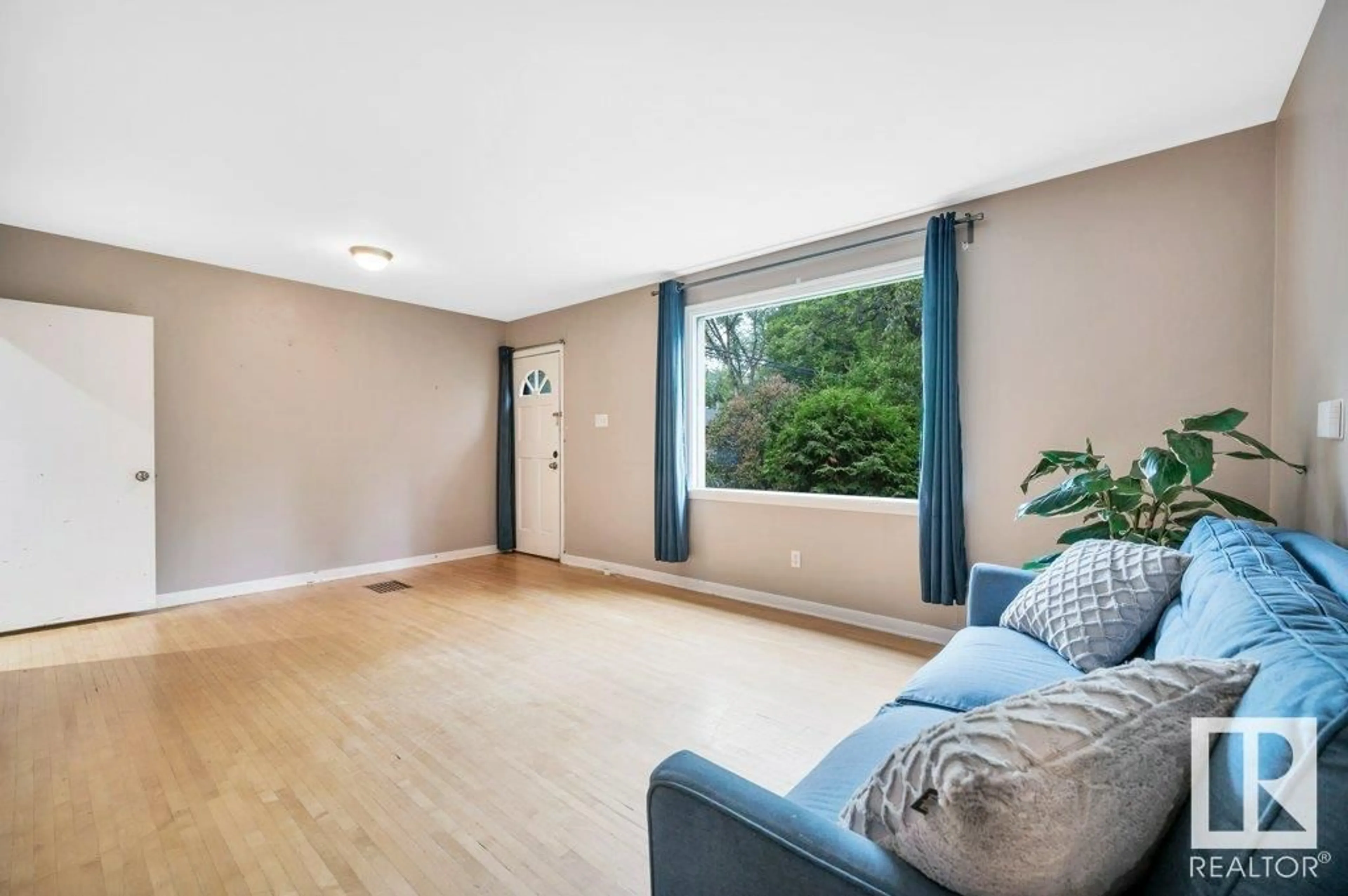 Living room with furniture, wood/laminate floor for NW - 10731 66 AV, Edmonton Alberta T6H1X7