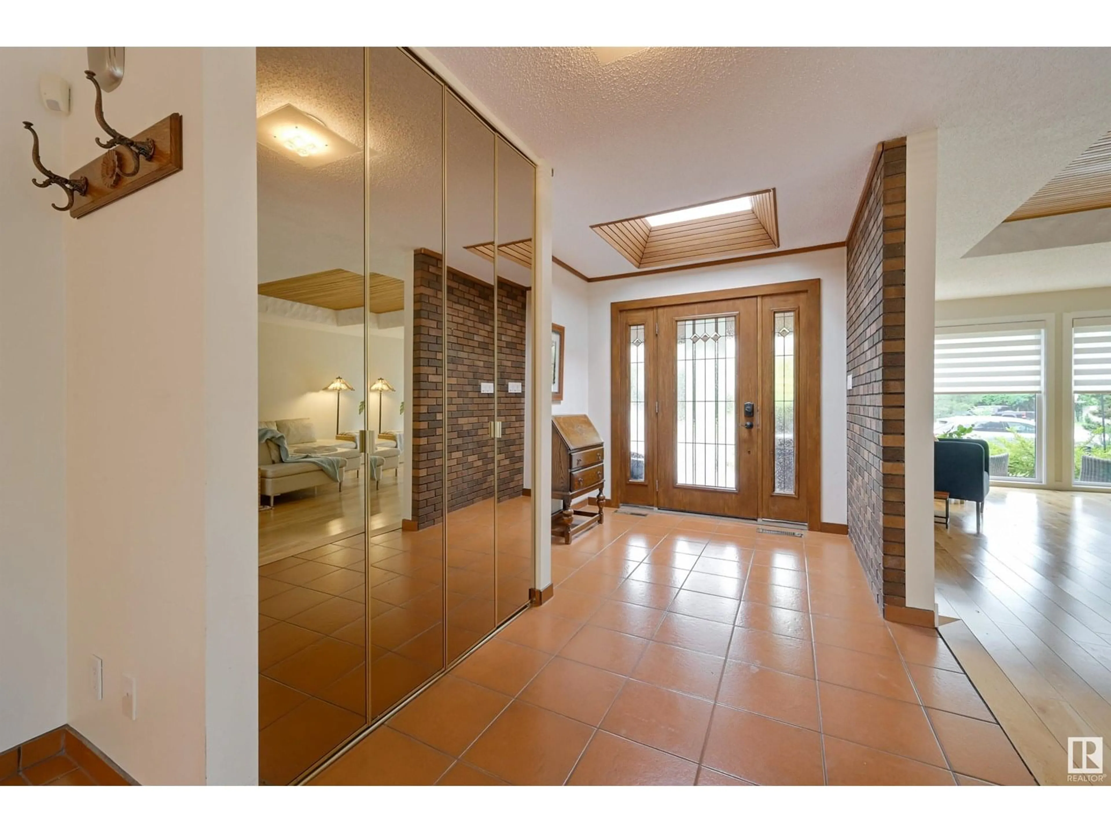 Indoor foyer for 188 QUESNELL CR, Edmonton Alberta T5R5P3