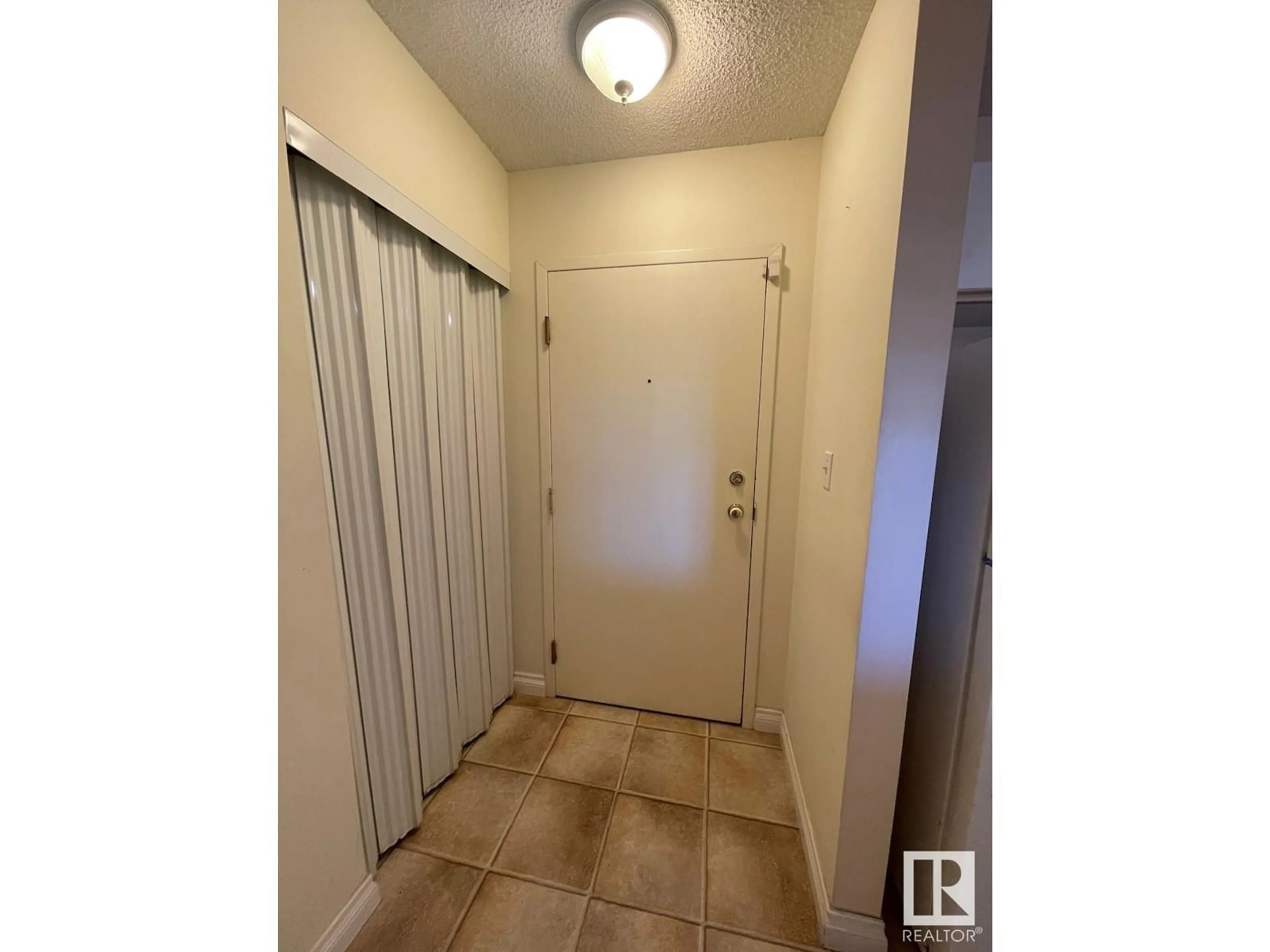 Indoor entryway for 9620 - 121 174 ST NW, Edmonton Alberta T5T6B9
