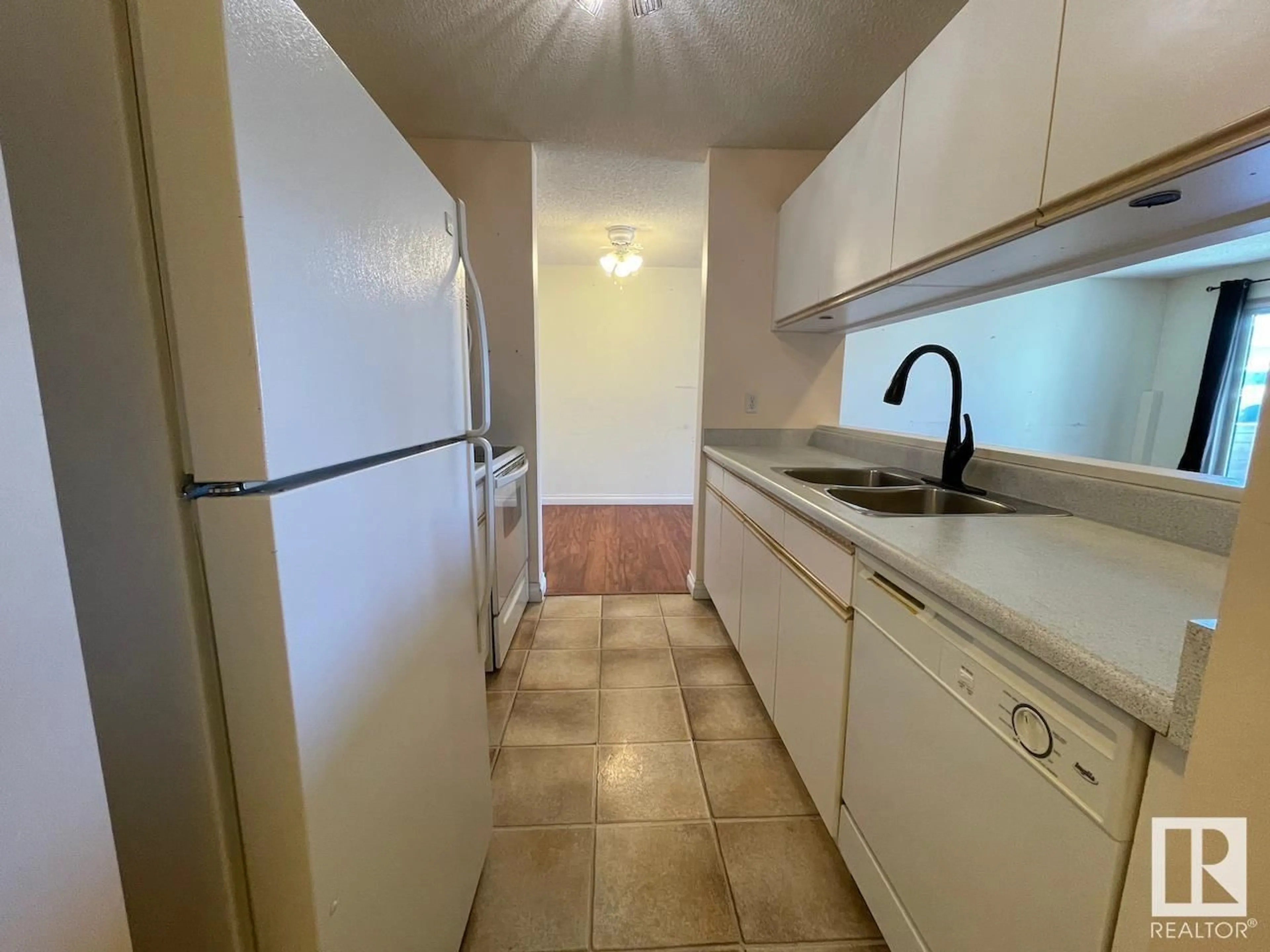 Standard kitchen, unknown for 9620 - 121 174 ST NW, Edmonton Alberta T5T6B9