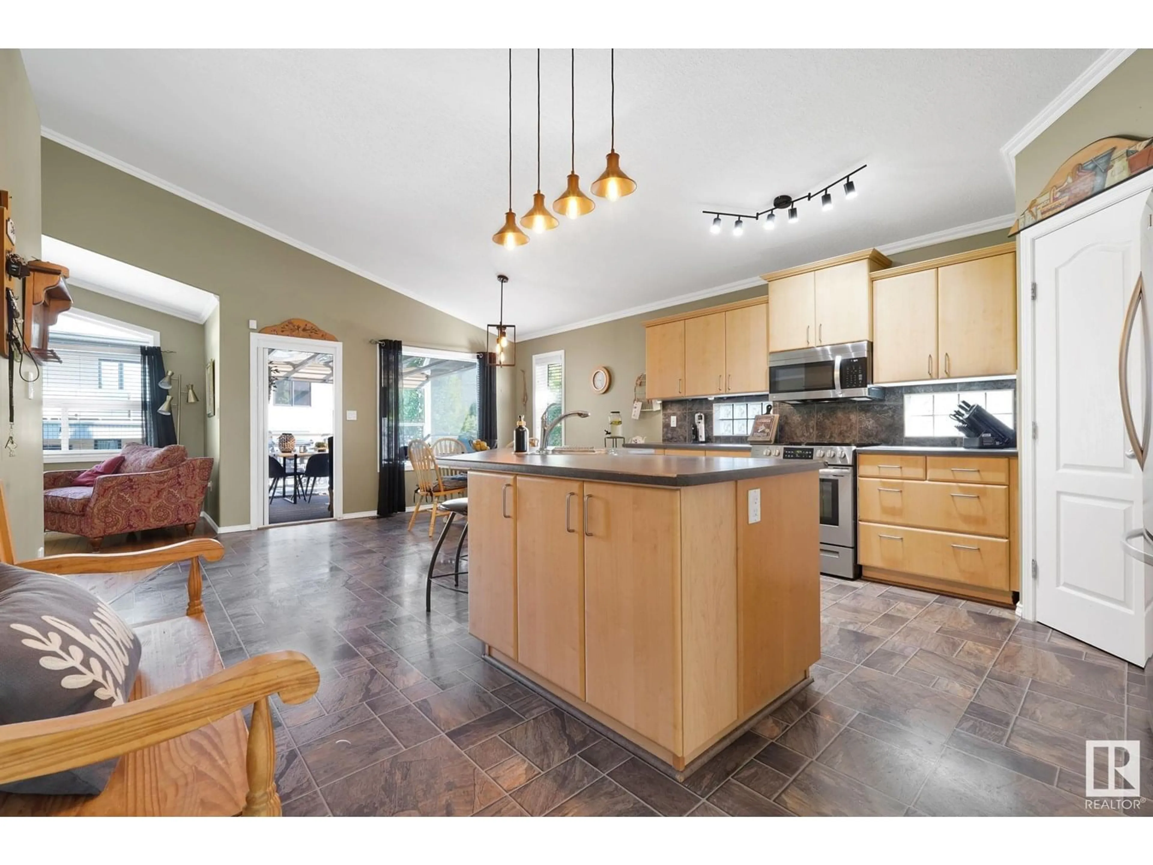 Open concept kitchen, ceramic/tile floor for 169 KINGSWOOD BV, St. Albert Alberta T8N6V4