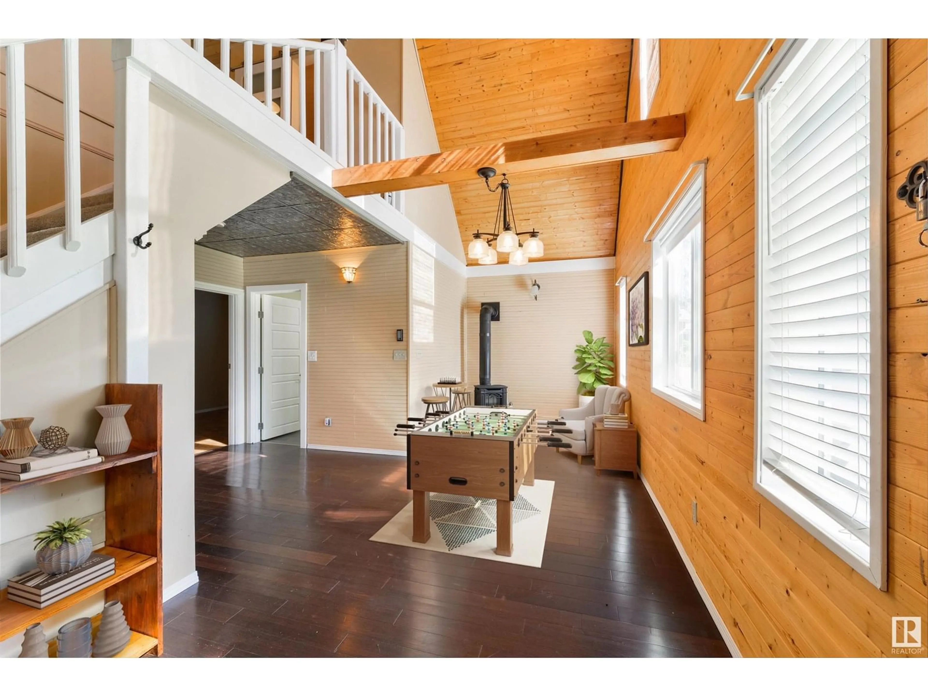 Indoor entryway for 19 - 3016 TWP ROAD 572, Rural Lac Ste. Anne County Alberta T0E1A0