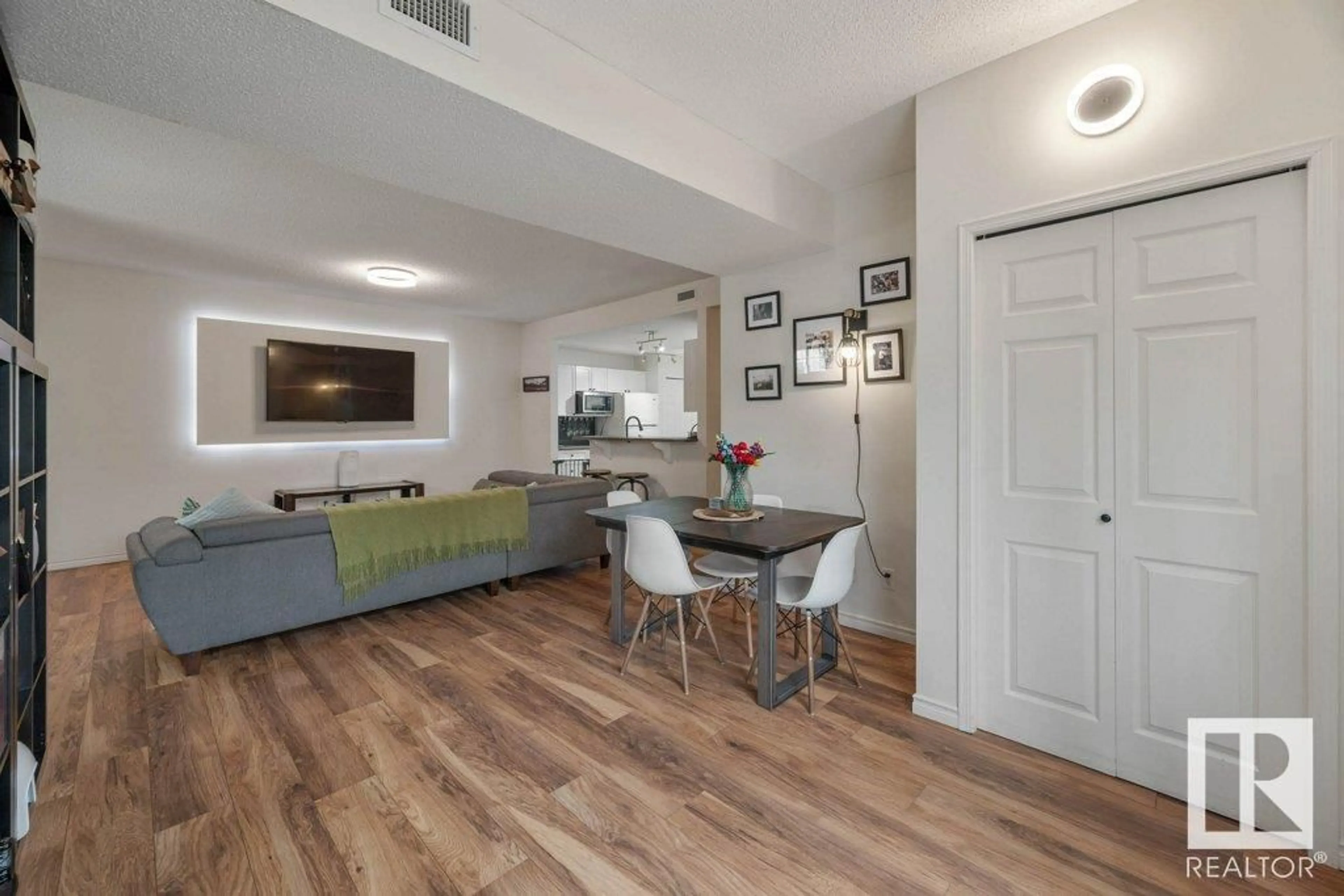 Living room with furniture, wood/laminate floor for 47D - 79 BELLEROSE DR, St. Albert Alberta T8N1C5