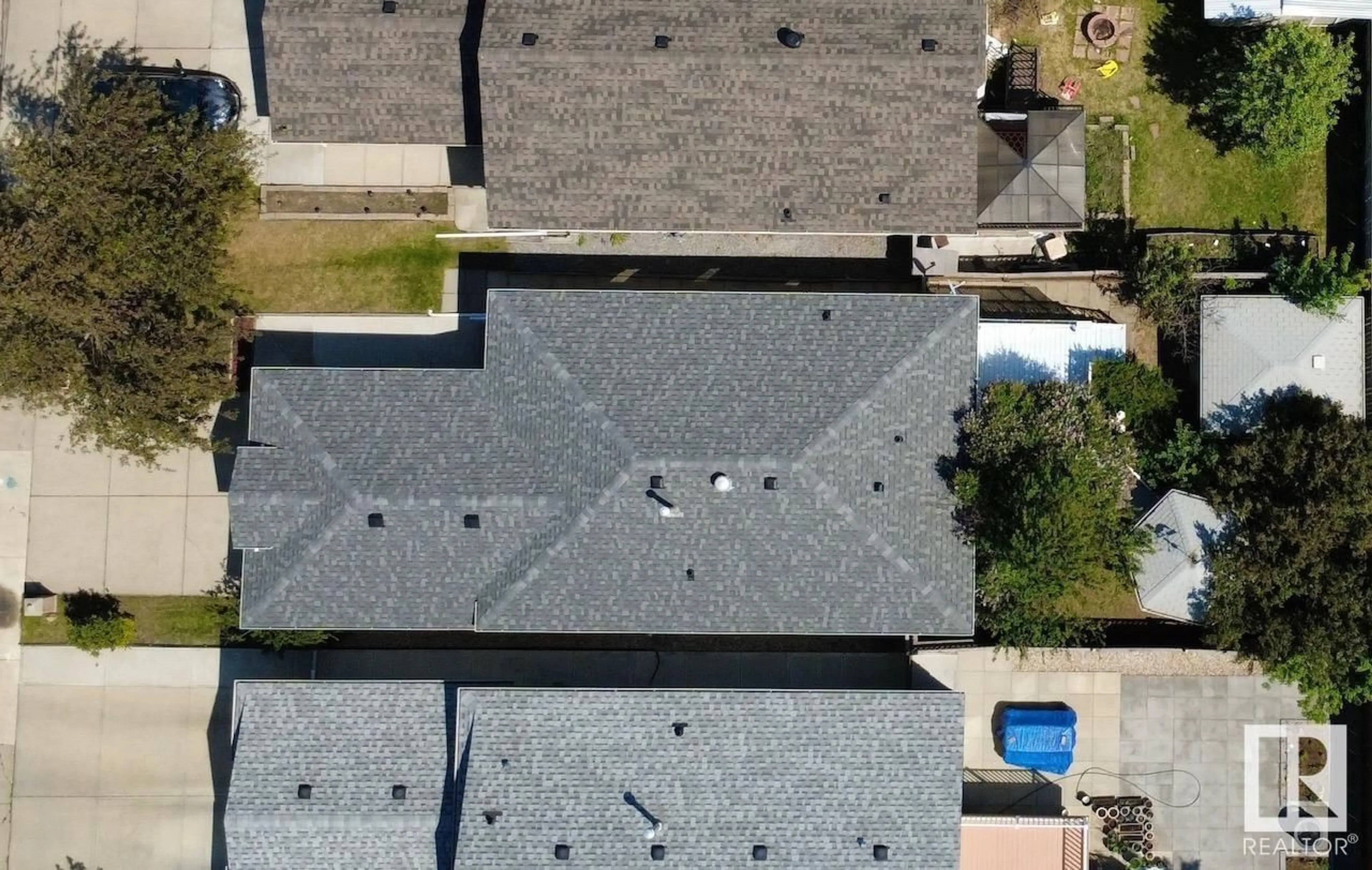 A pic from outside/outdoor area/front of a property/back of a property/a pic from drone, street for 7927 154 AV, Edmonton Alberta T5Z3A9