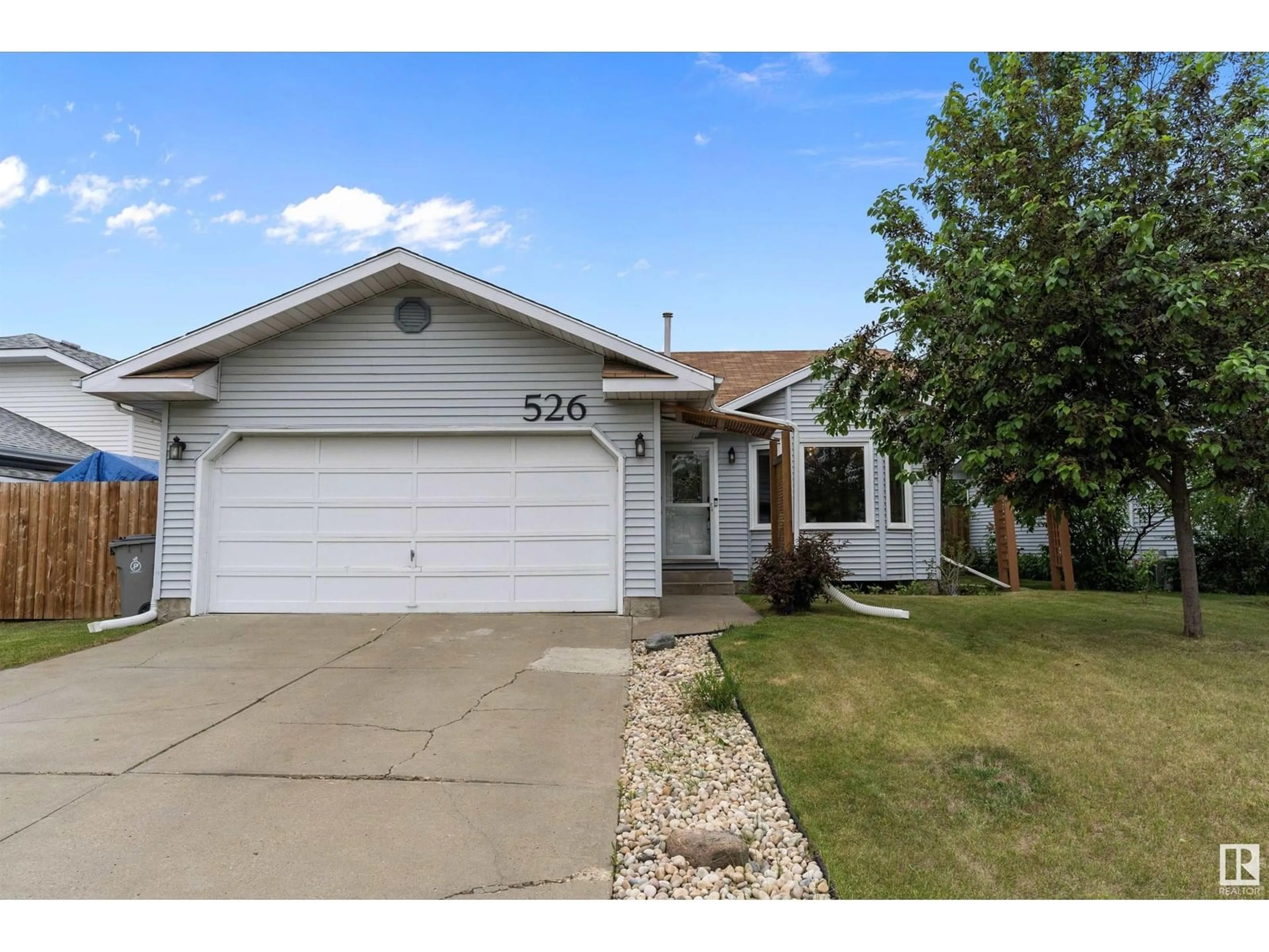 Home with vinyl exterior material, street for 526 SUNNYDALE RD, Morinville Alberta T8R1B8