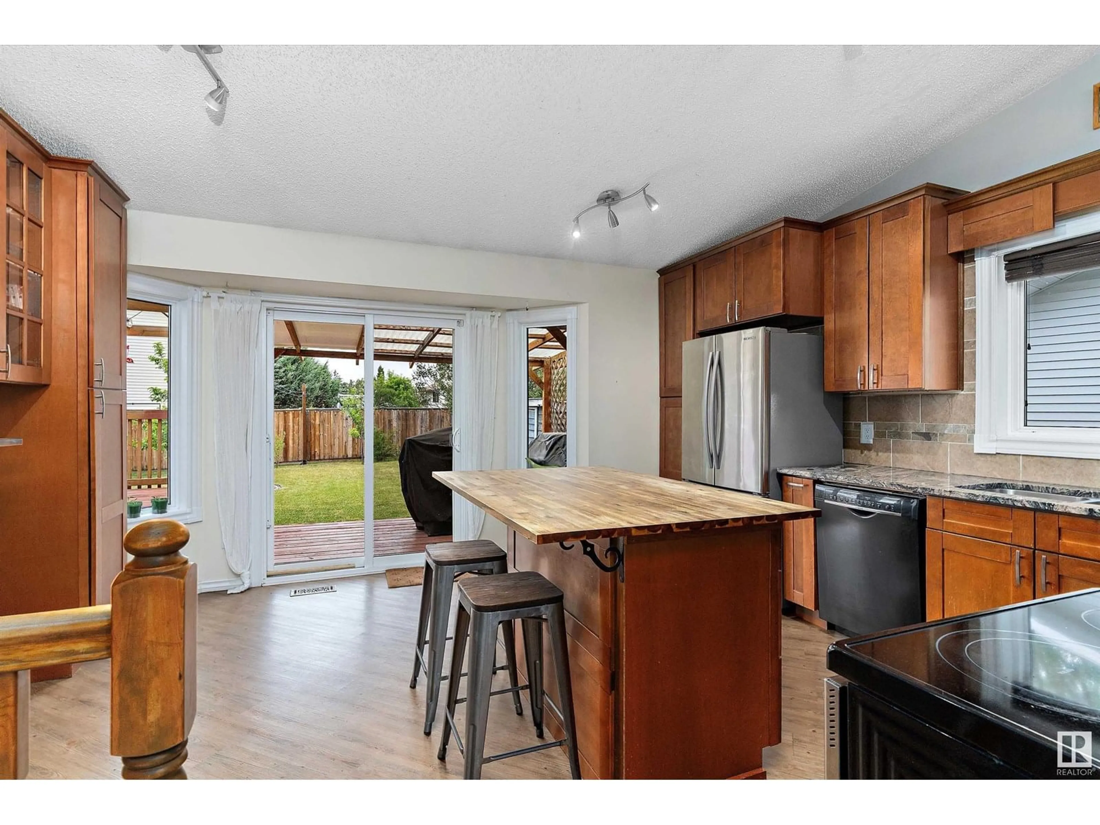 Open concept kitchen, unknown for 526 SUNNYDALE RD, Morinville Alberta T8R1B8