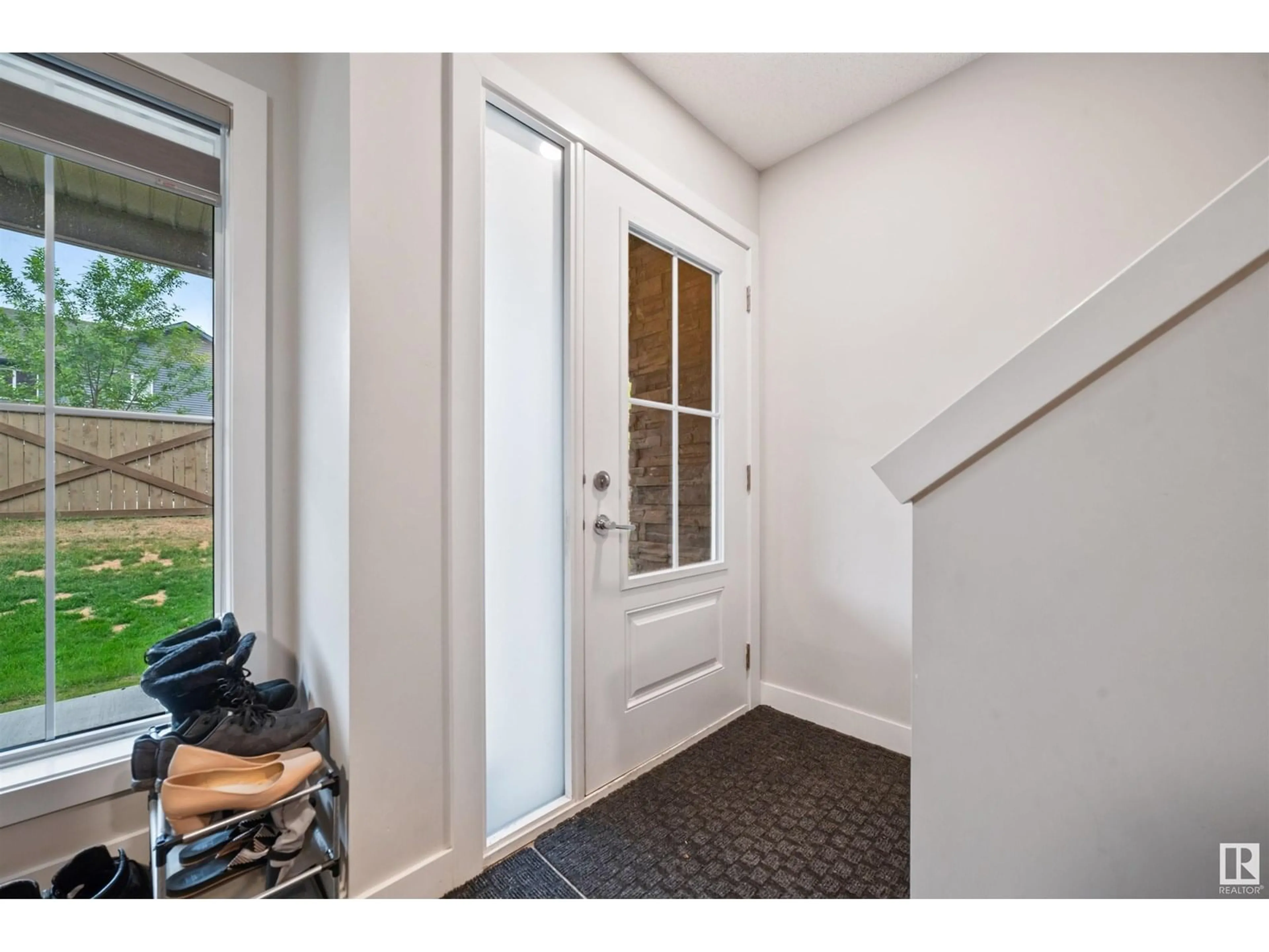 Indoor entryway for 1051 - 32 GRAYDON HILL BV, Edmonton Alberta T6W3C8