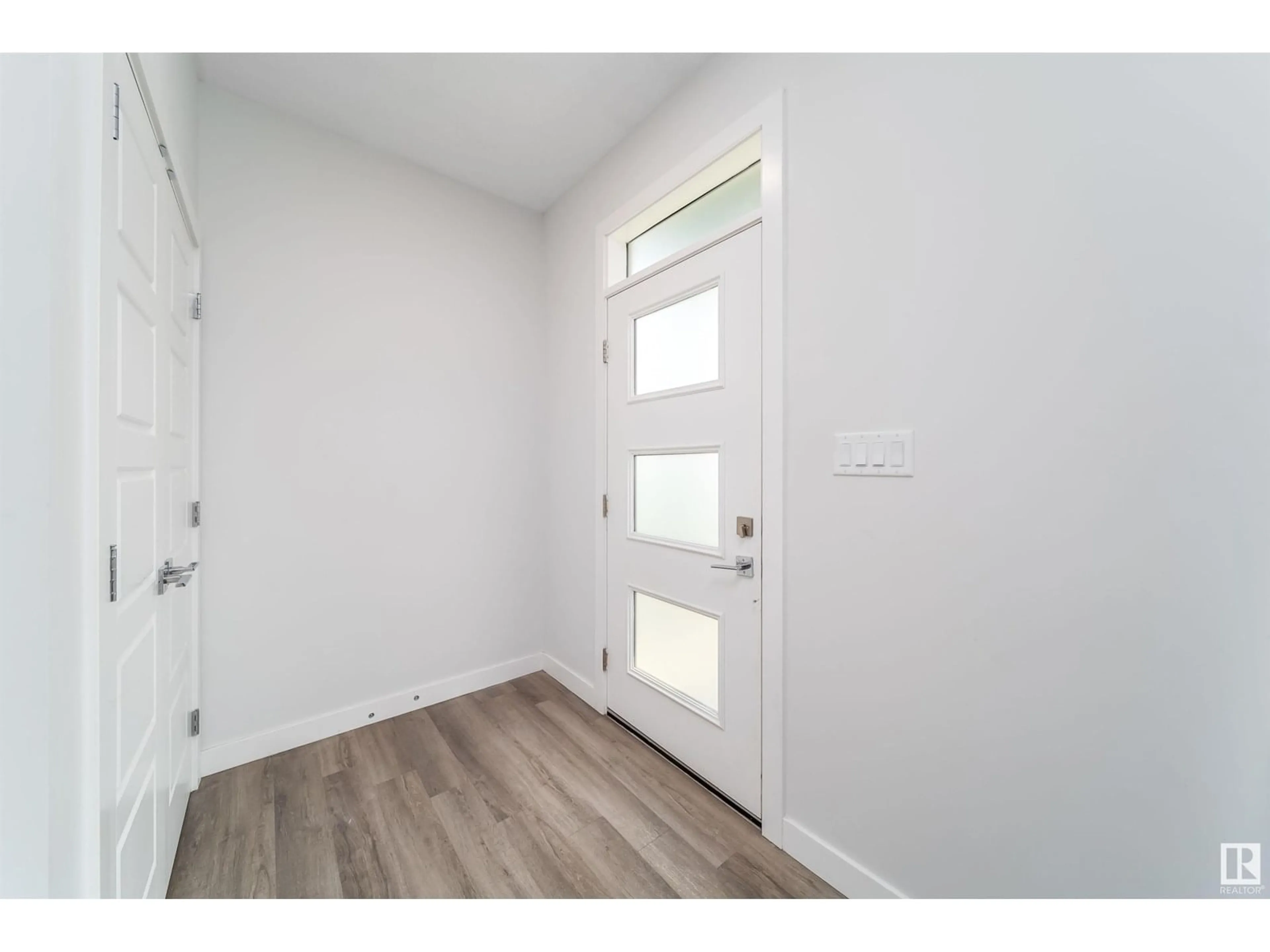 Indoor entryway for SW - 8034 KIRIAK LI, Edmonton Alberta T6W4V2