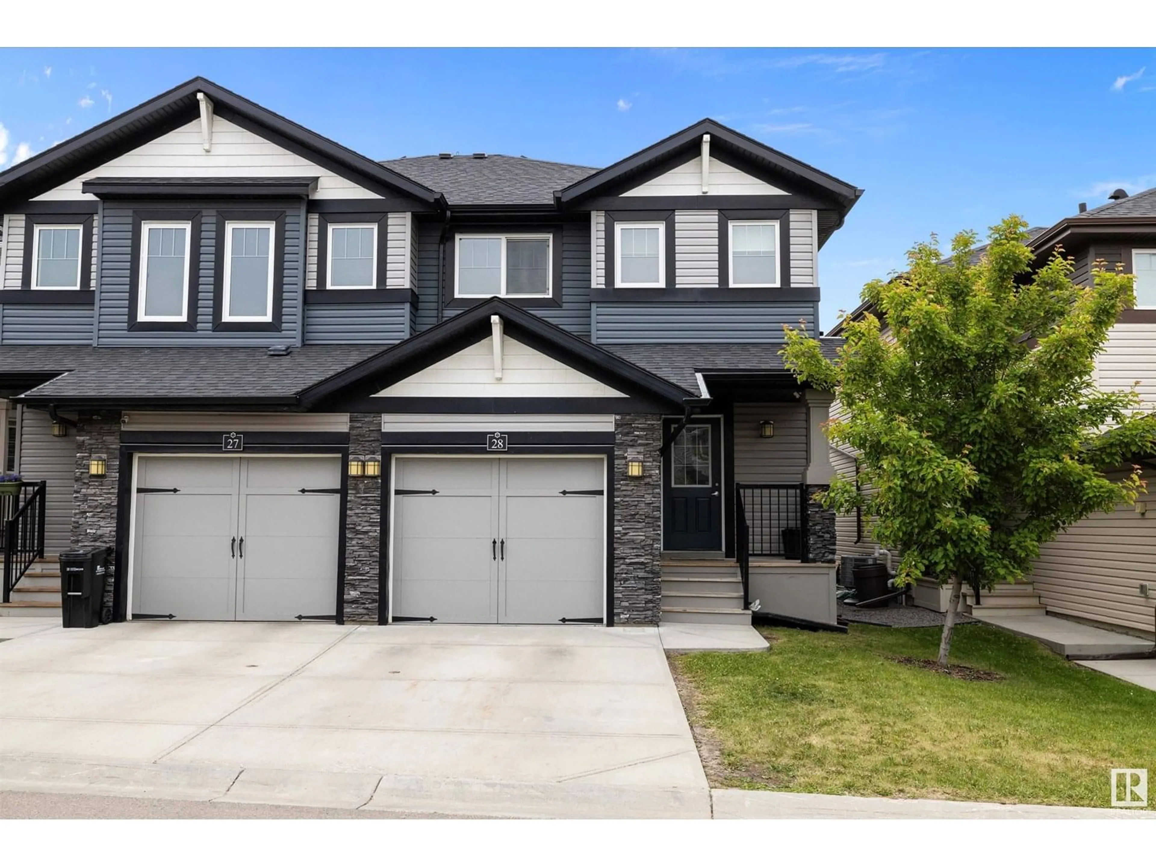 Home with vinyl exterior material, street for 28 21 AUGUSTINE CR, Sherwood Park Alberta T8H0X3