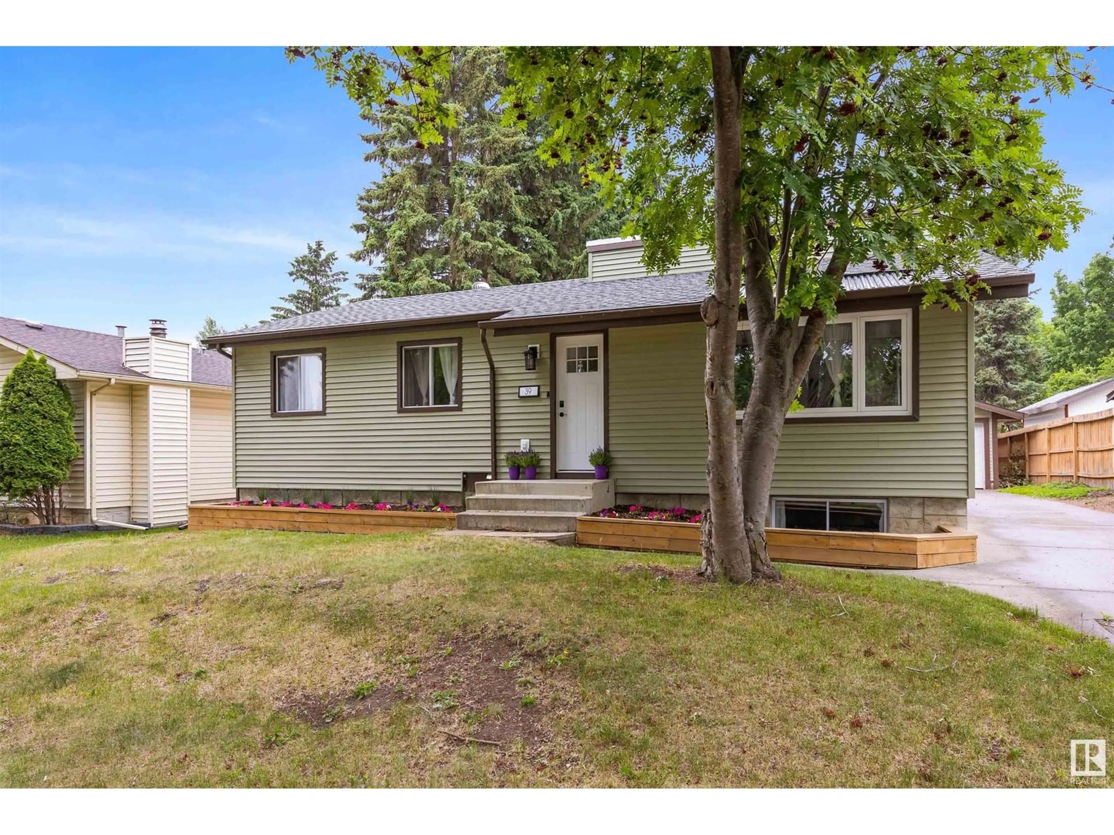 Home with vinyl exterior material, street for 39 ST VITAL AV, St. Albert Alberta T8N1K7
