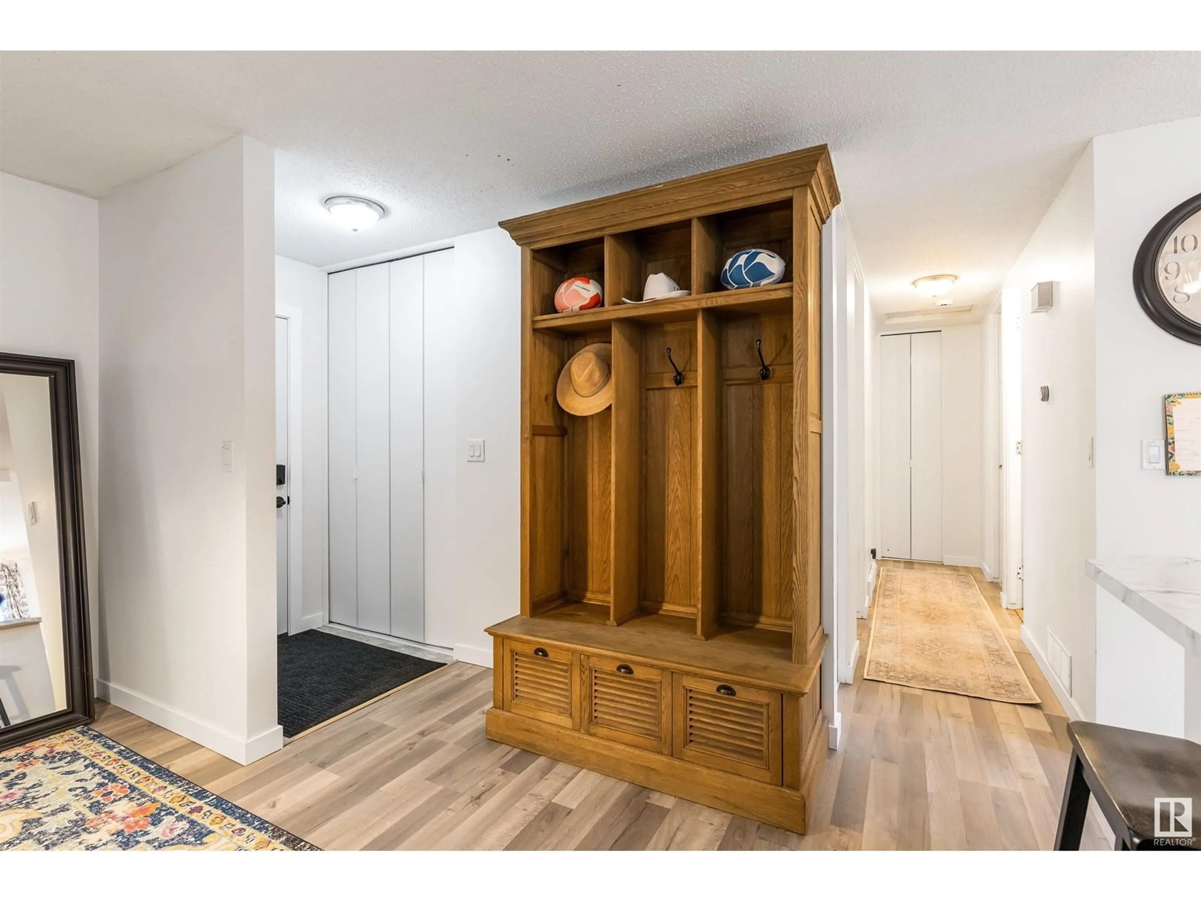 Indoor entryway for 39 ST VITAL AV, St. Albert Alberta T8N1K7