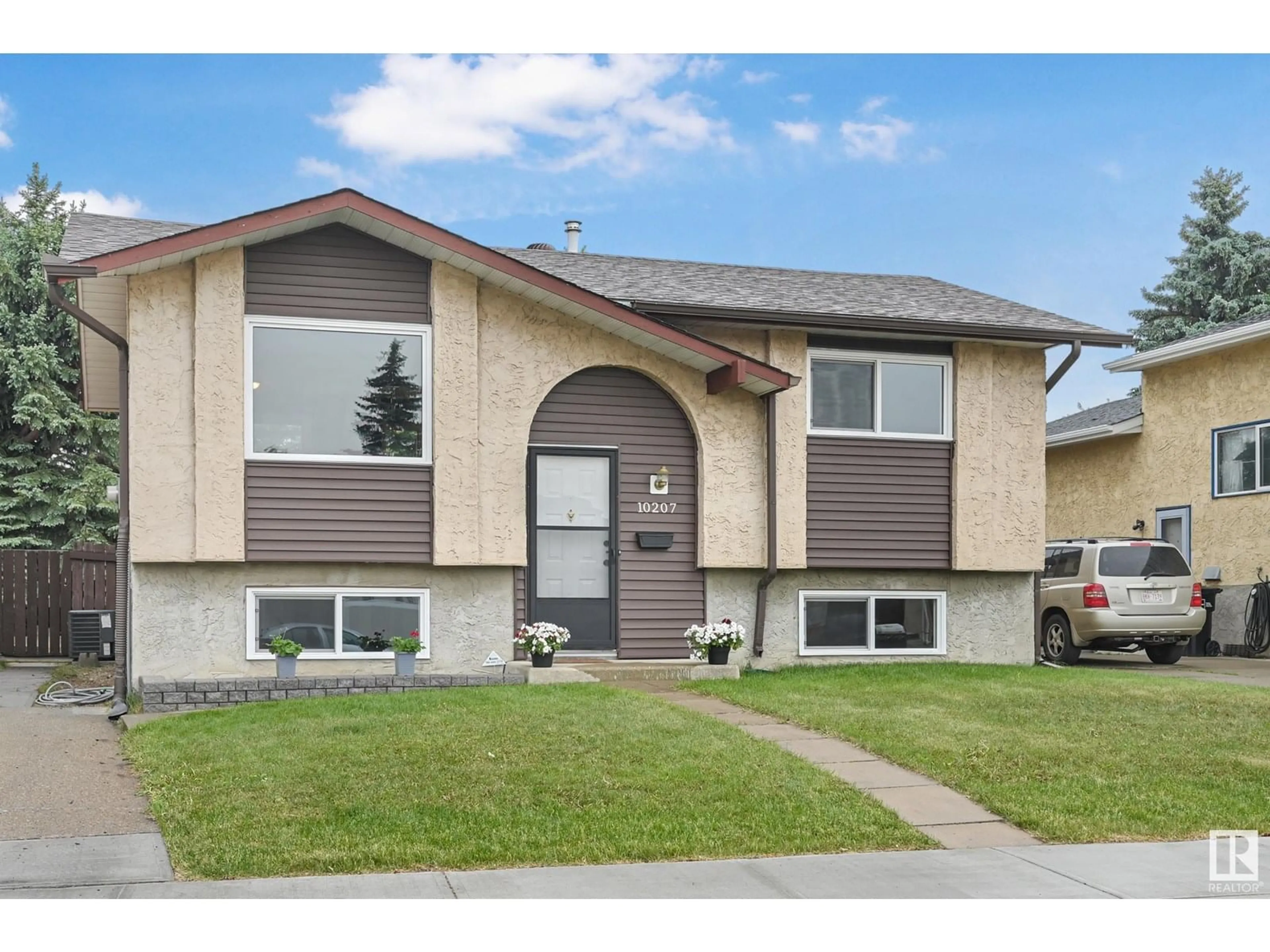 Home with vinyl exterior material, street for 10207 169 AV, Edmonton Alberta T5X4M1