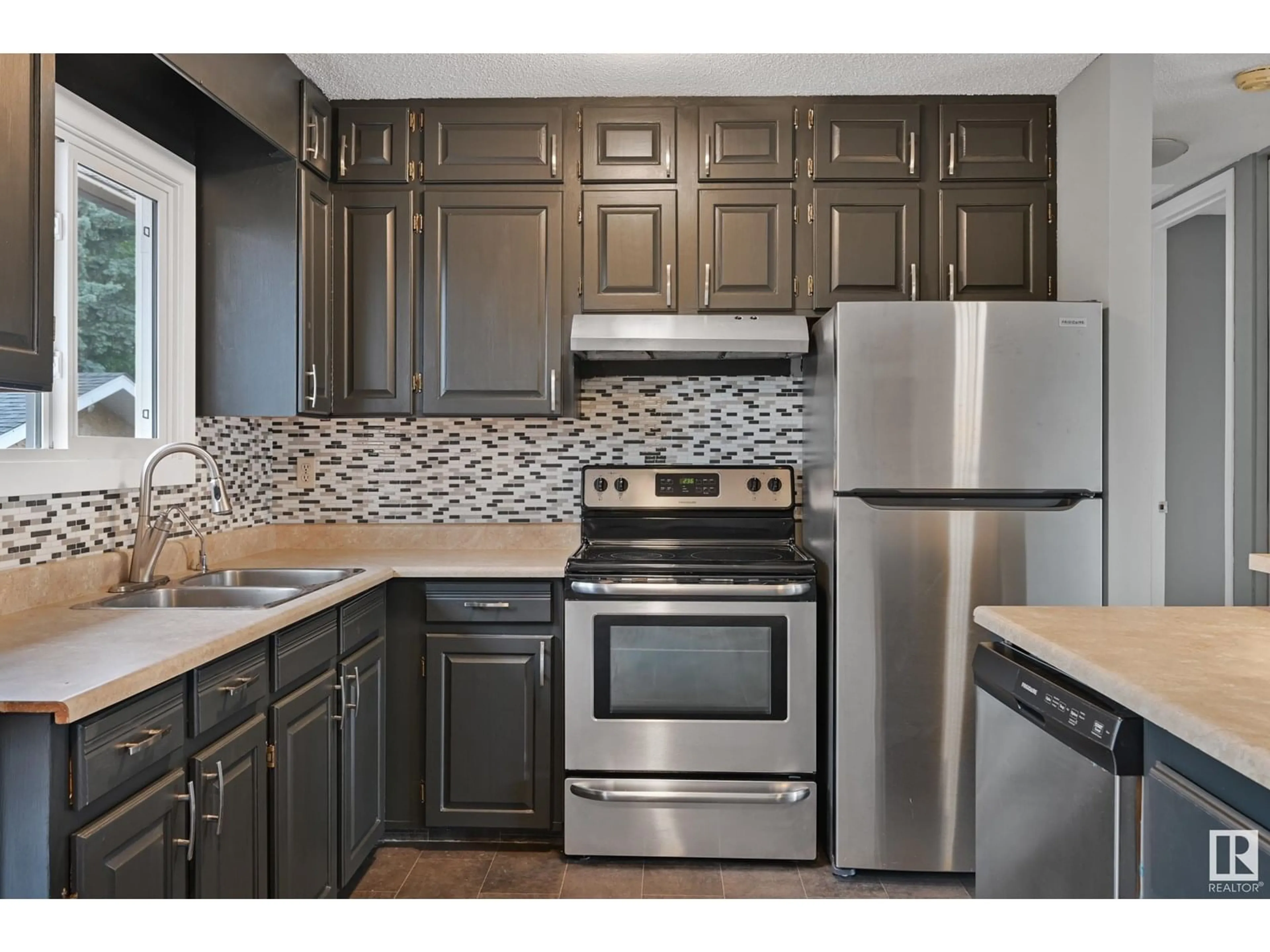 Standard kitchen, unknown for 10207 169 AV, Edmonton Alberta T5X4M1