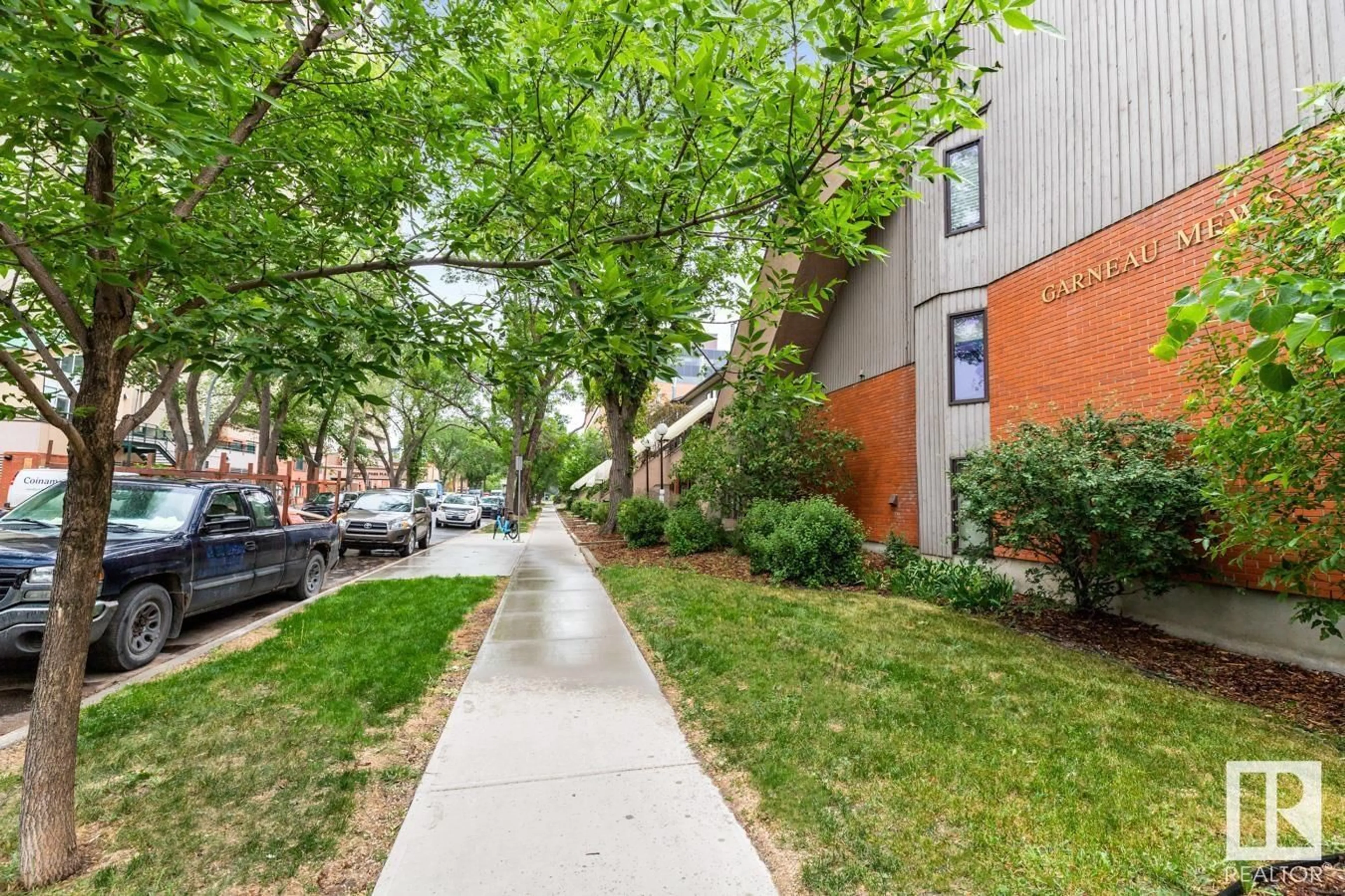 Patio, street for 11122 83 AV, Edmonton Alberta T6G0V1