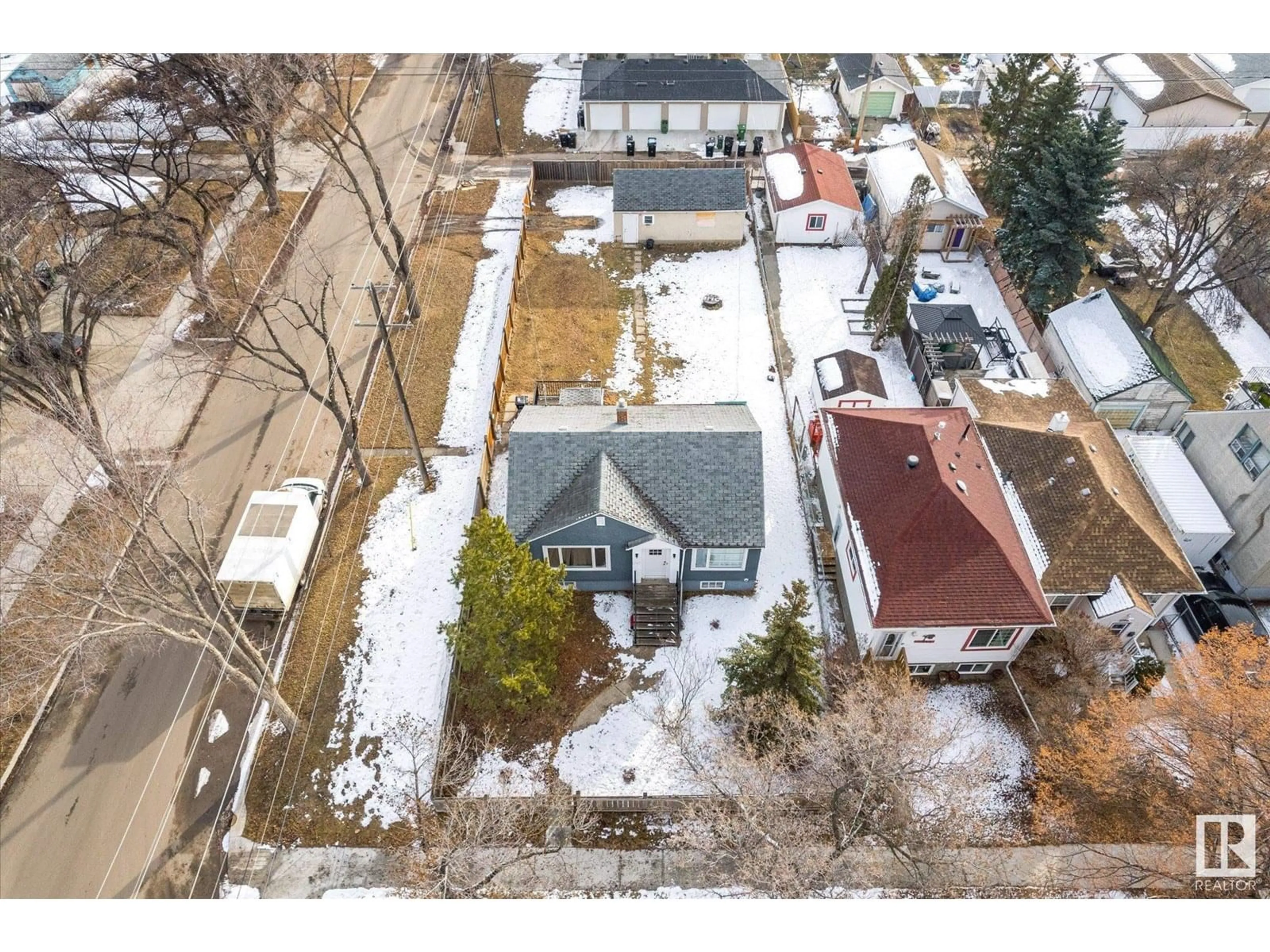 A pic from outside/outdoor area/front of a property/back of a property/a pic from drone, street for NW - 11945 87 ST, Edmonton Alberta T5B3N3