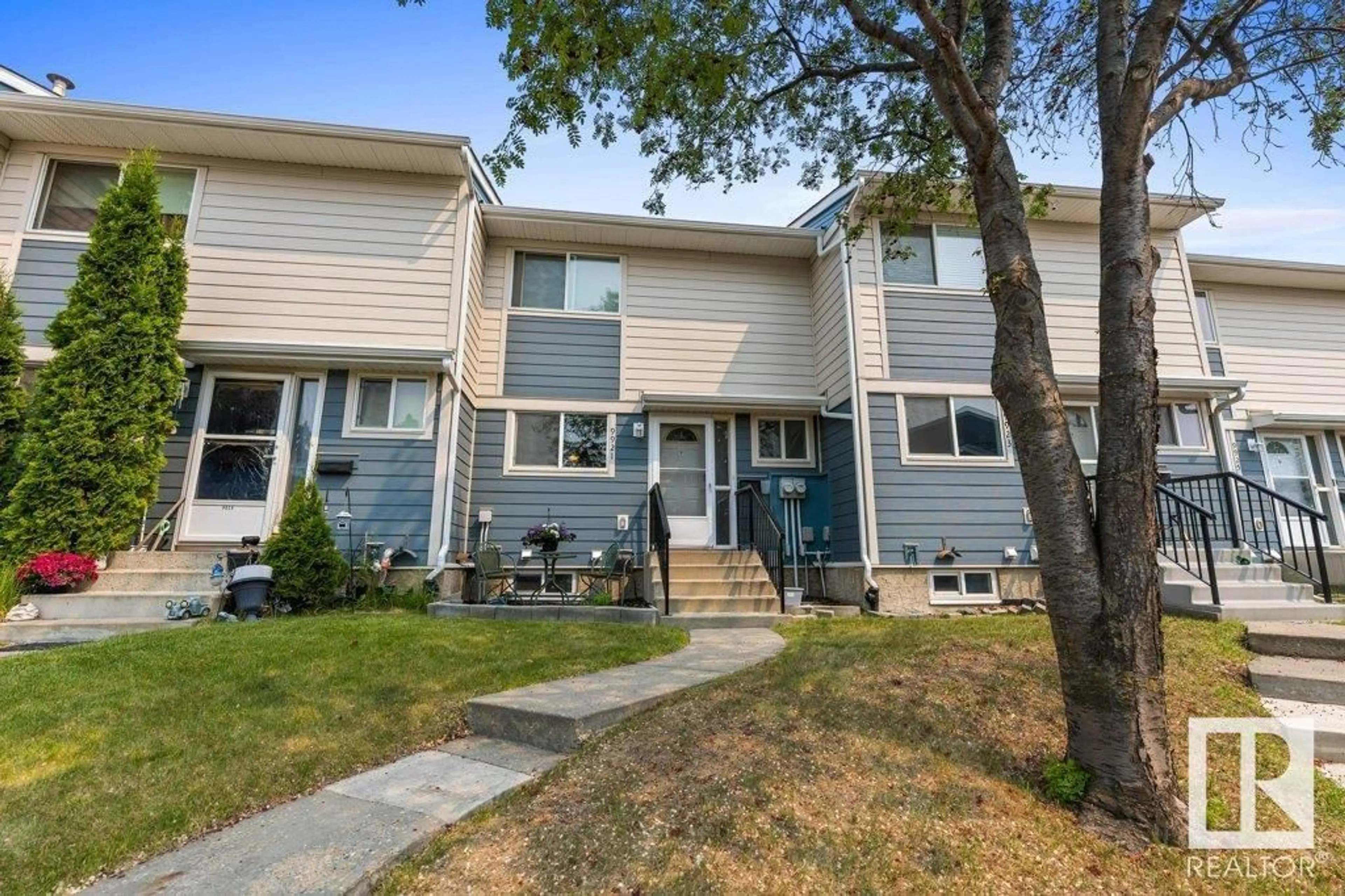 Home with vinyl exterior material, street for 9921 171 AV, Edmonton Alberta T5X4X2