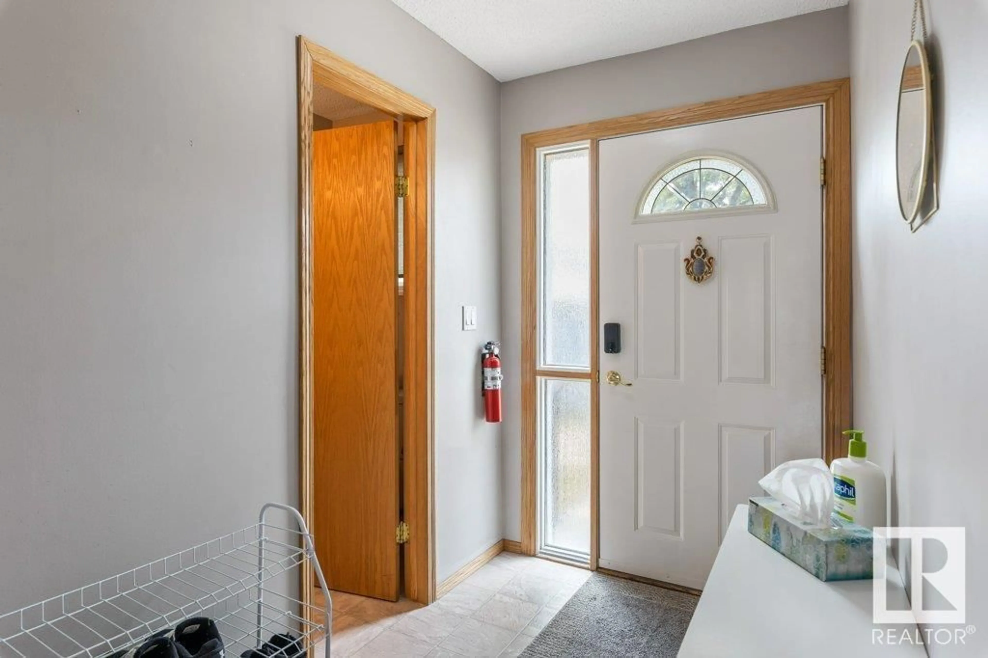Indoor entryway for 9921 171 AV, Edmonton Alberta T5X4X2