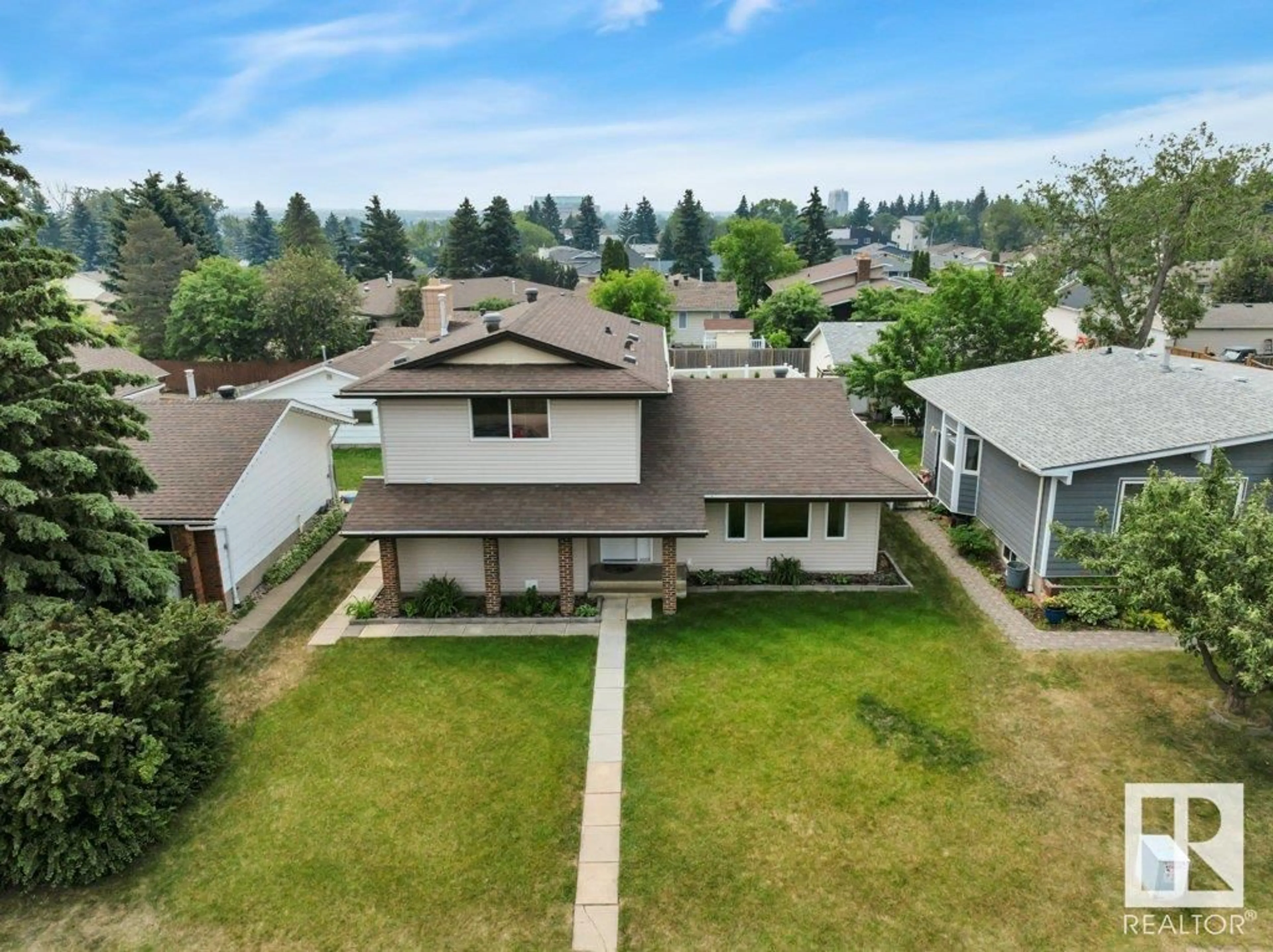 A pic from outside/outdoor area/front of a property/back of a property/a pic from drone, unknown for 6031 37 AV, Edmonton Alberta T6L1V3