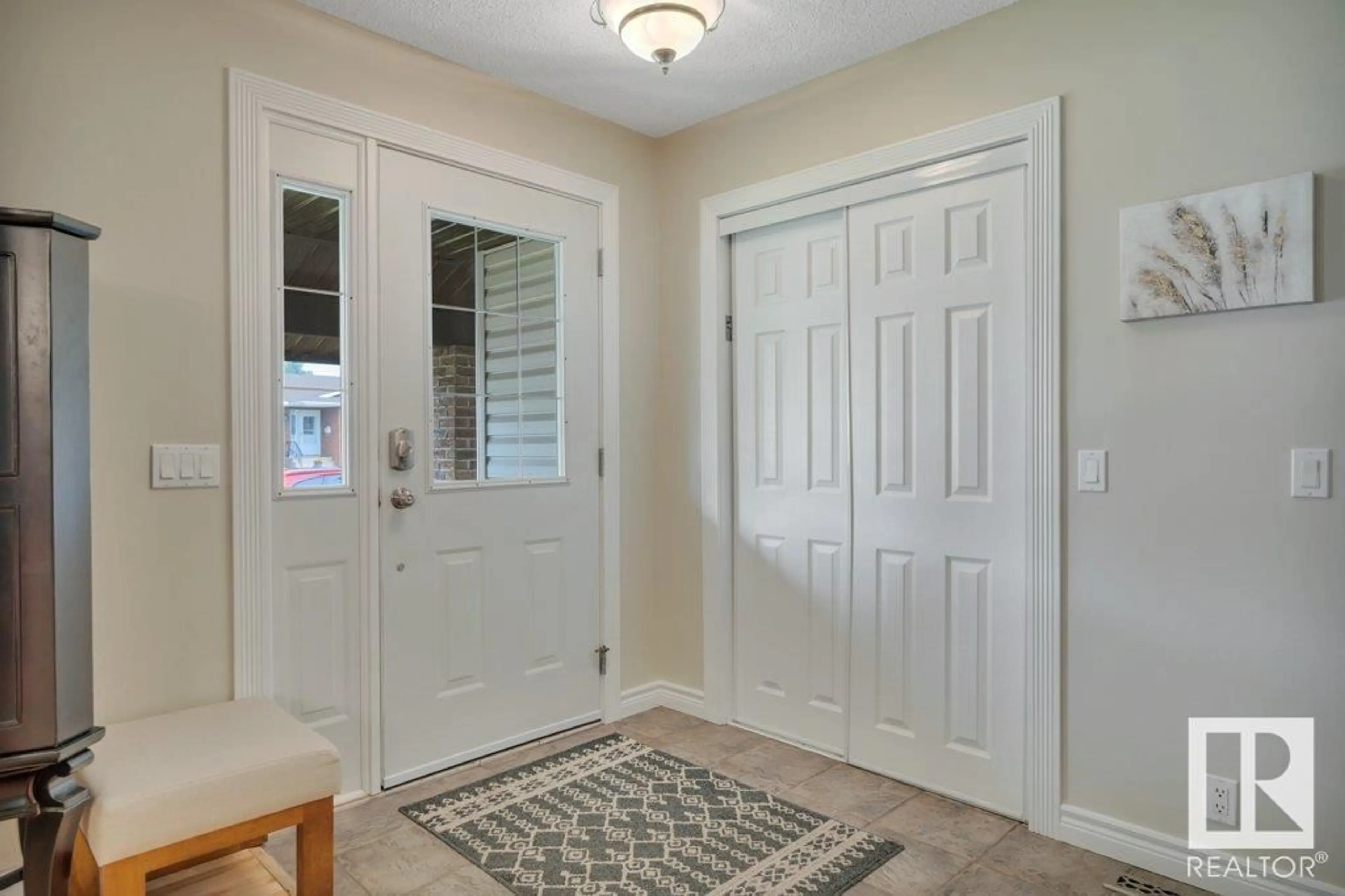 Indoor entryway for 6031 37 AV, Edmonton Alberta T6L1V3