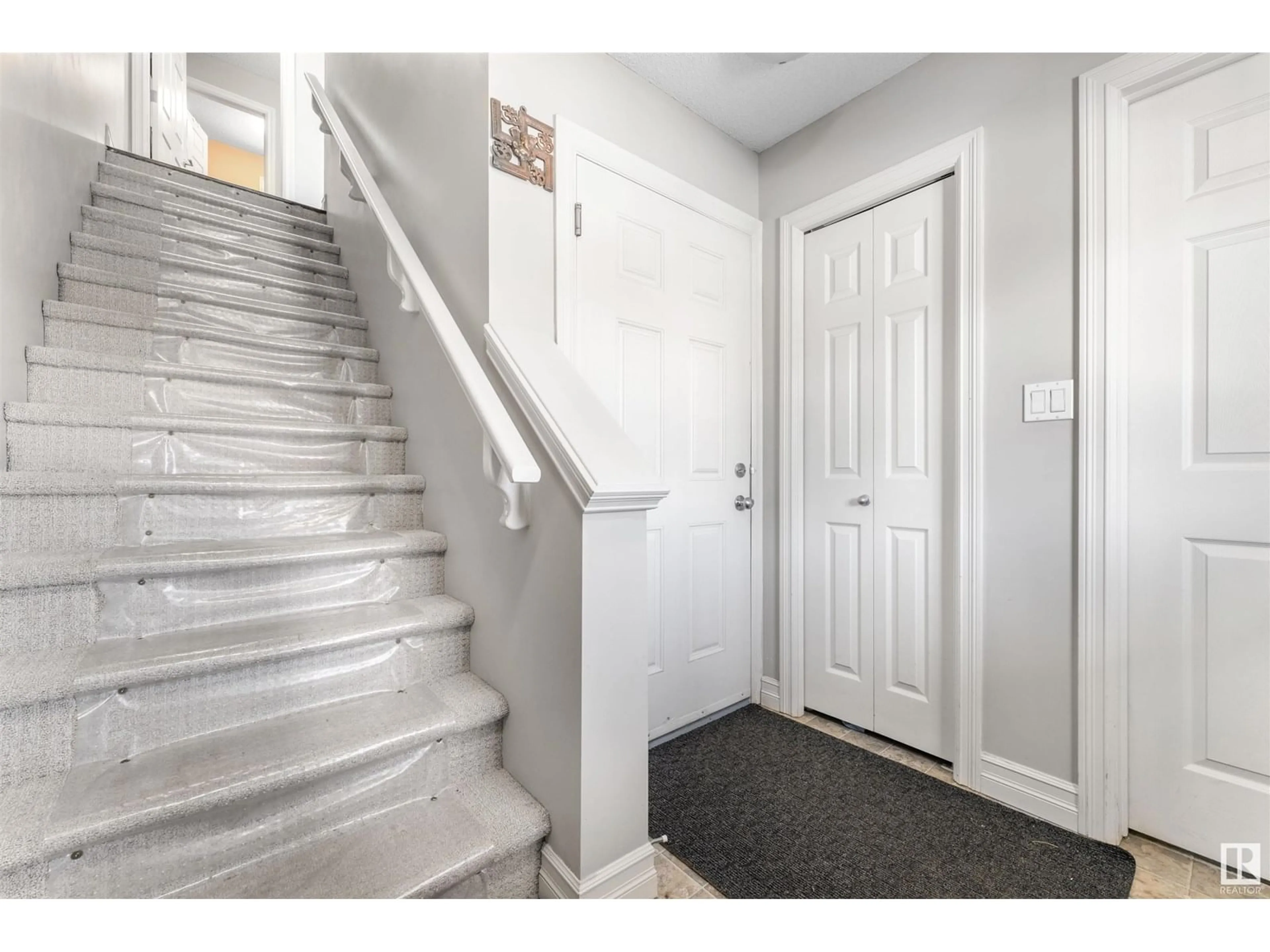 Indoor entryway for #140 - 655 TAMARACK RD, Edmonton Alberta T6T0N4