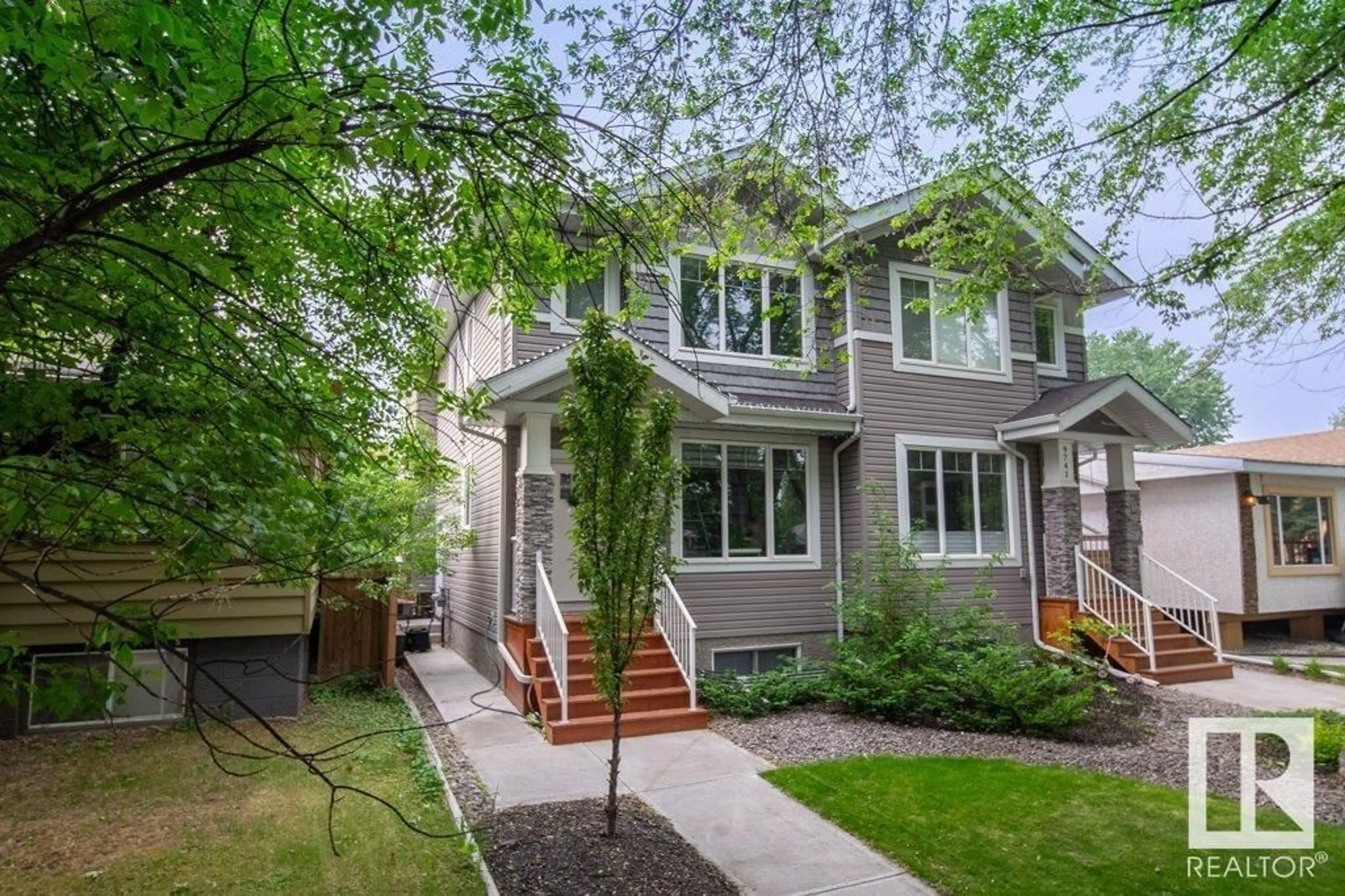 Home with vinyl exterior material, street for 9739 70 AV, Edmonton Alberta T6E0V4