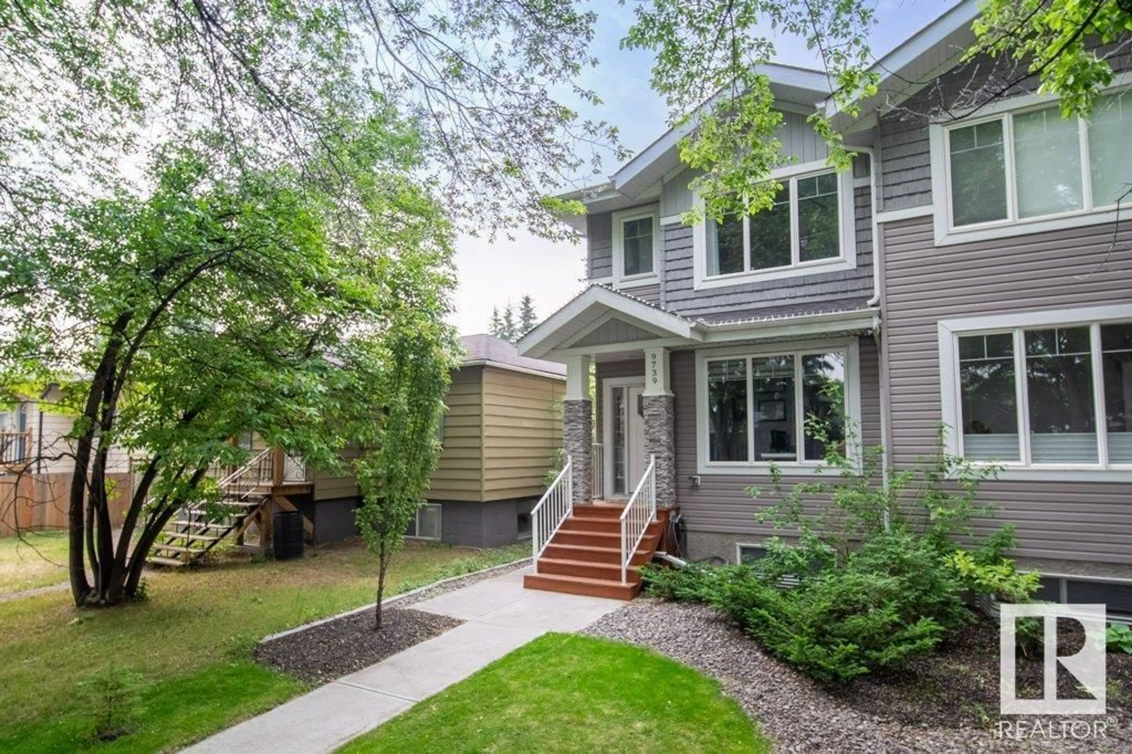 Home with vinyl exterior material, street for 9739 70 AV, Edmonton Alberta T6E0V4