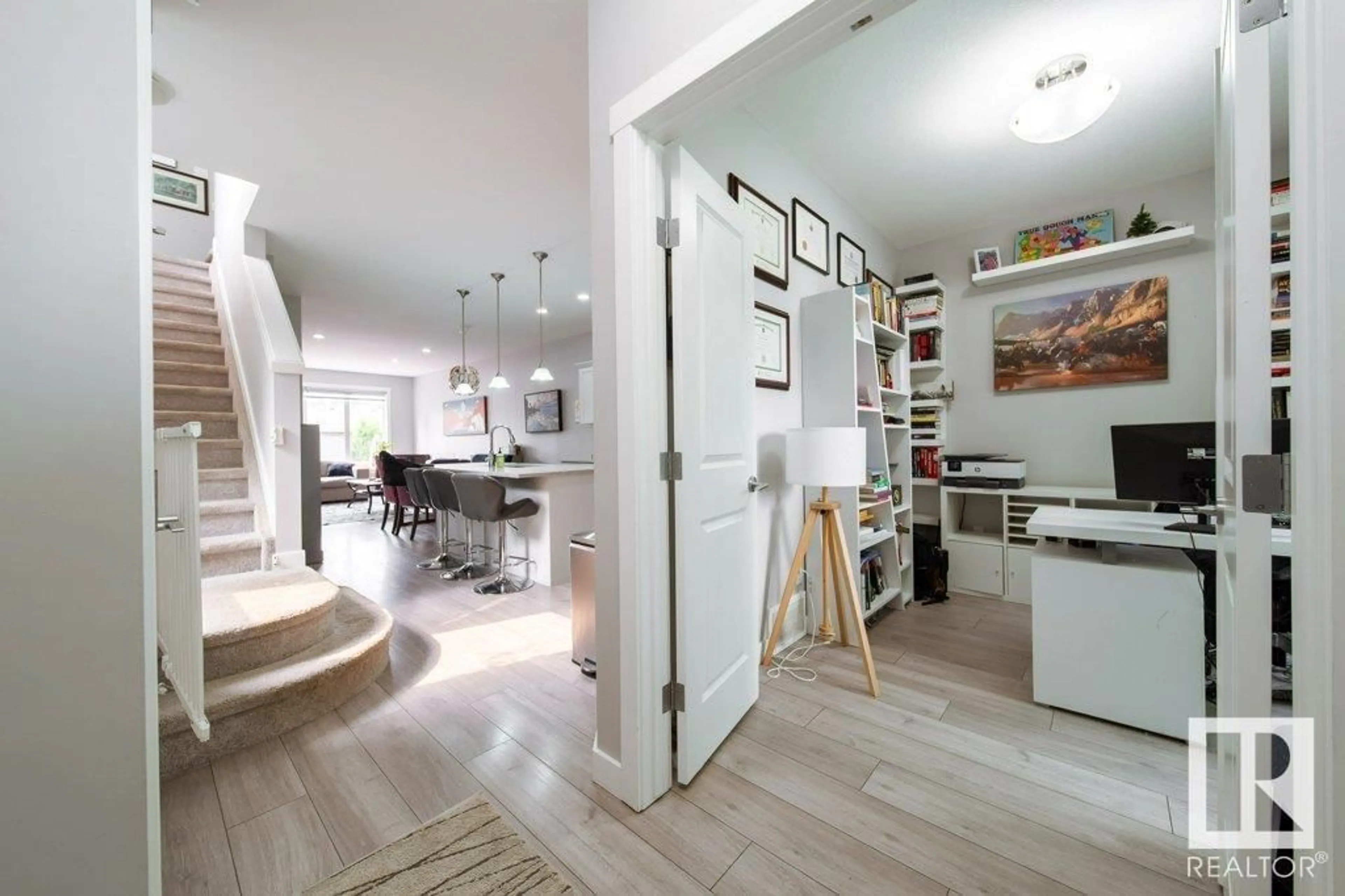 Indoor entryway for 9739 70 AV, Edmonton Alberta T6E0V4