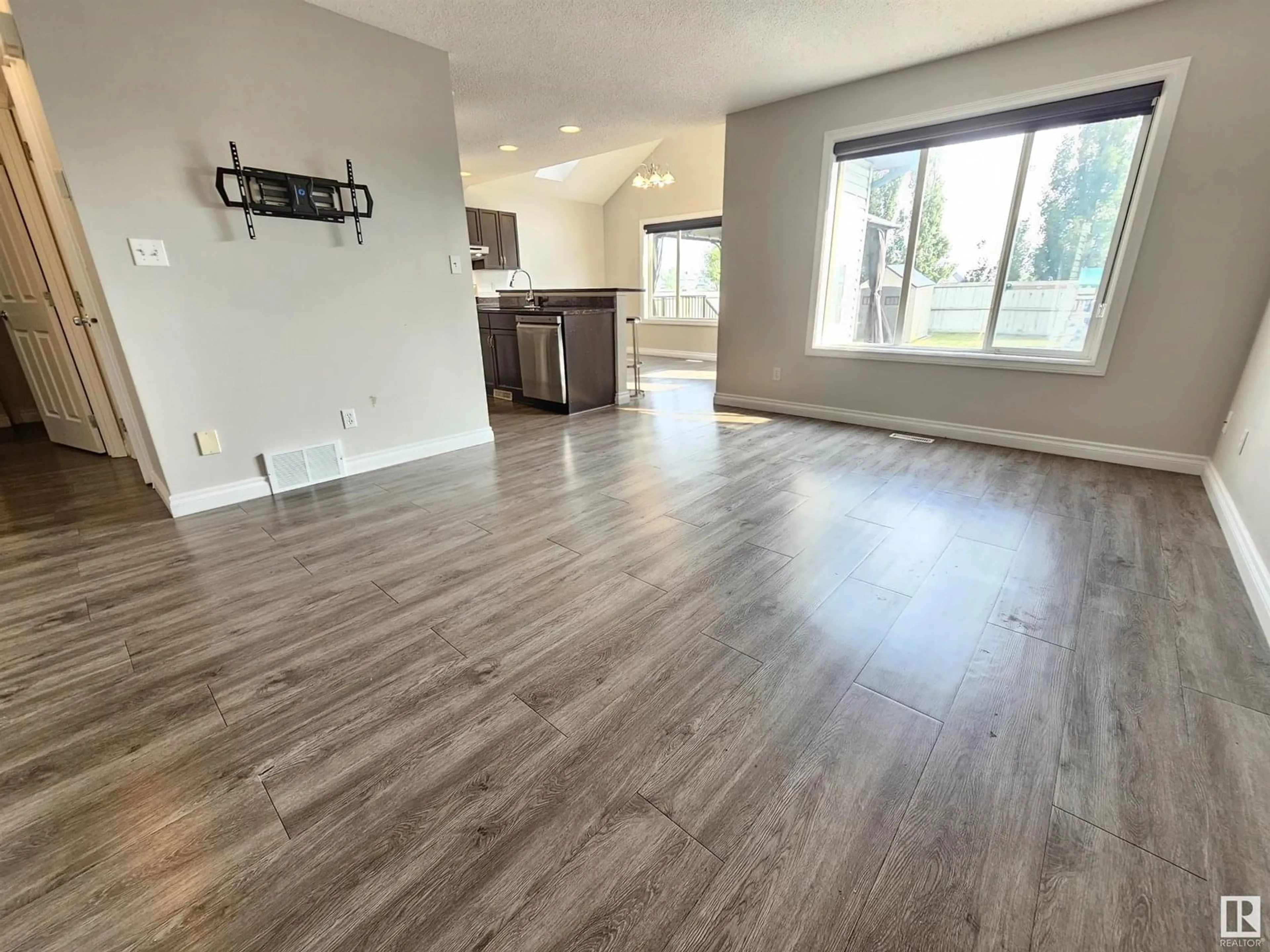 A pic of a room for SW - 8923 8 AV, Edmonton Alberta T6X1B8