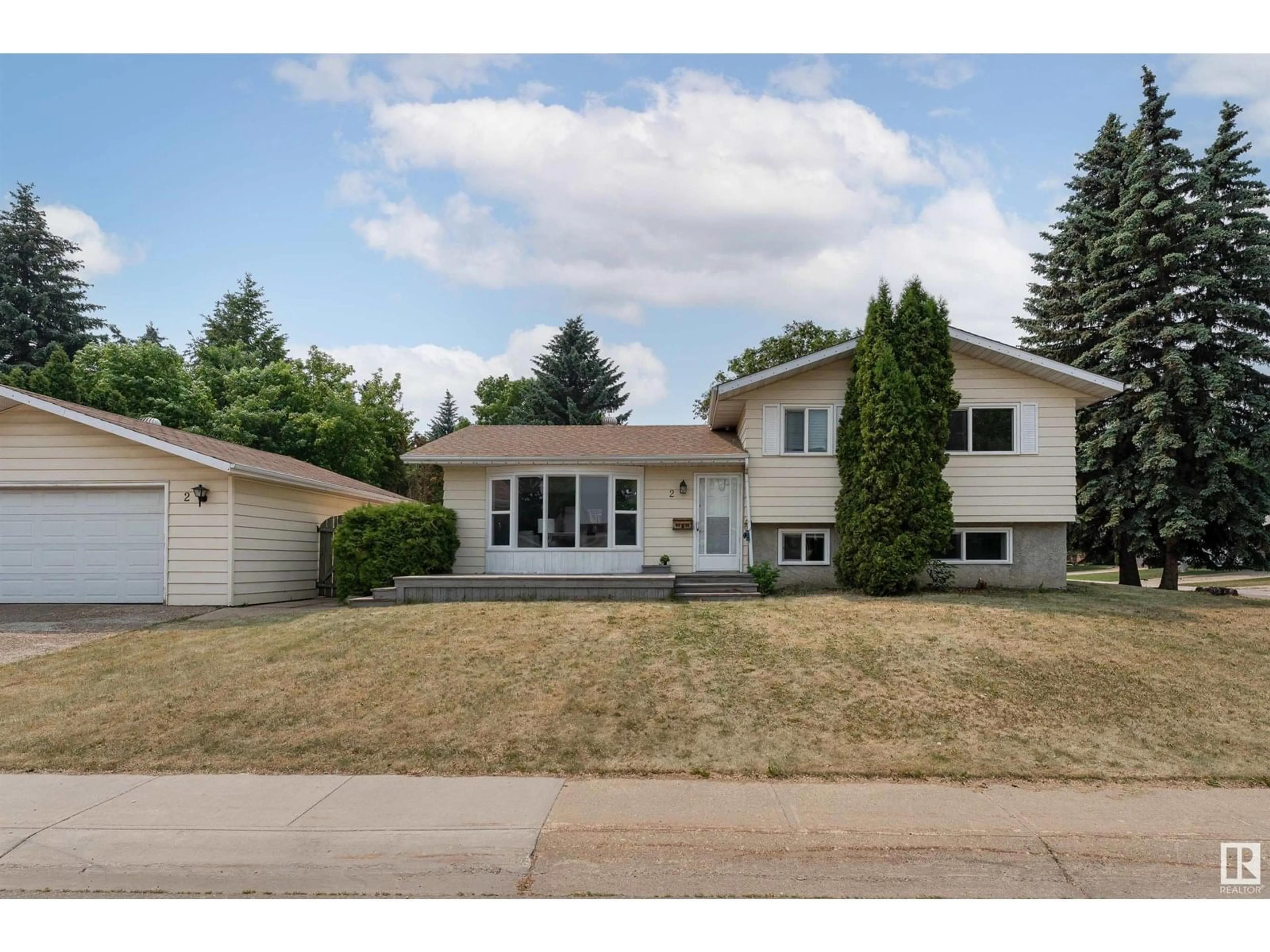 Home with vinyl exterior material, street for 2 HAYTHORNE CR, Sherwood Park Alberta T8A3Z8