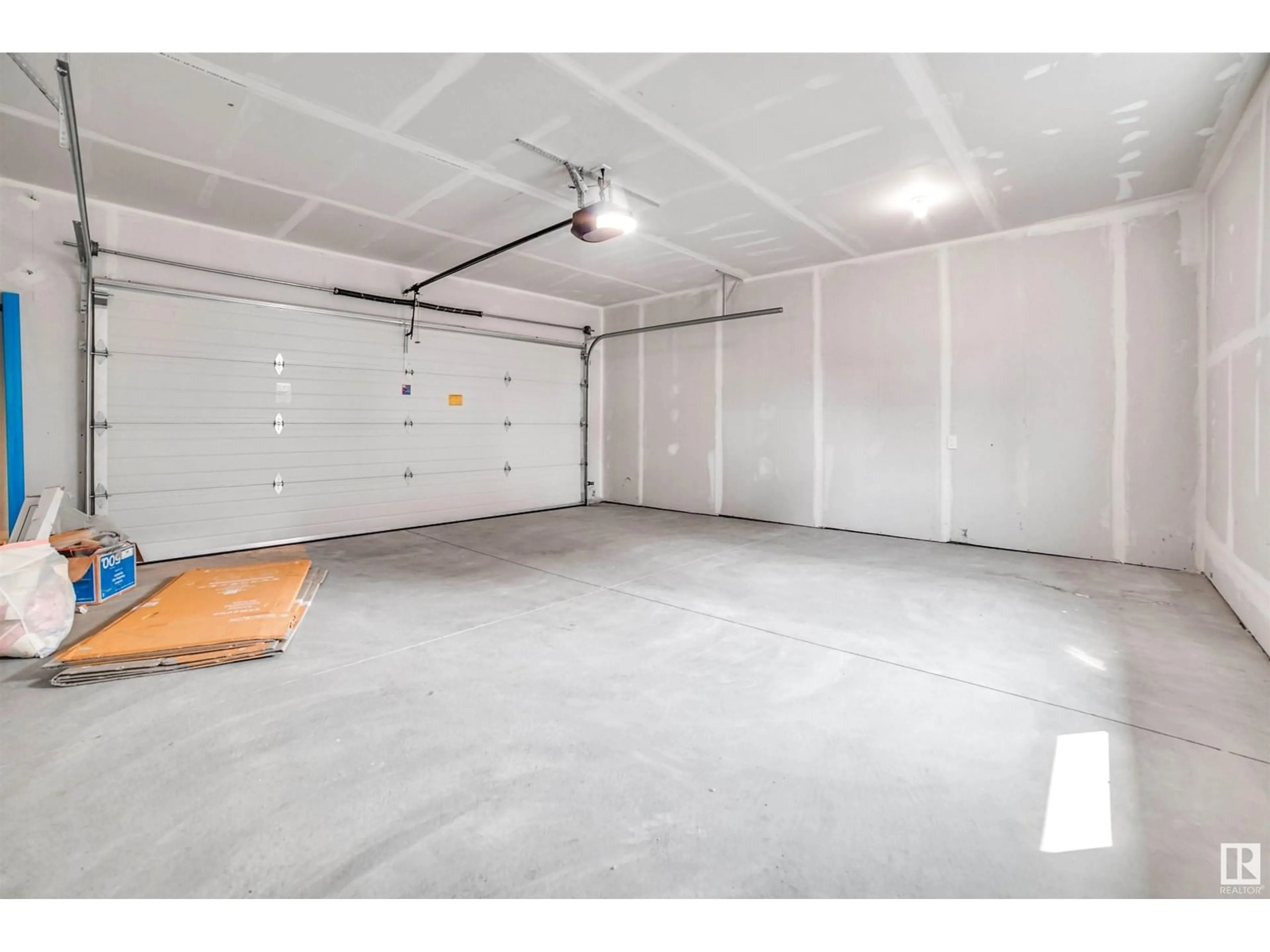 Indoor garage for NW - 9811 155 ST, Edmonton Alberta T5P2L1