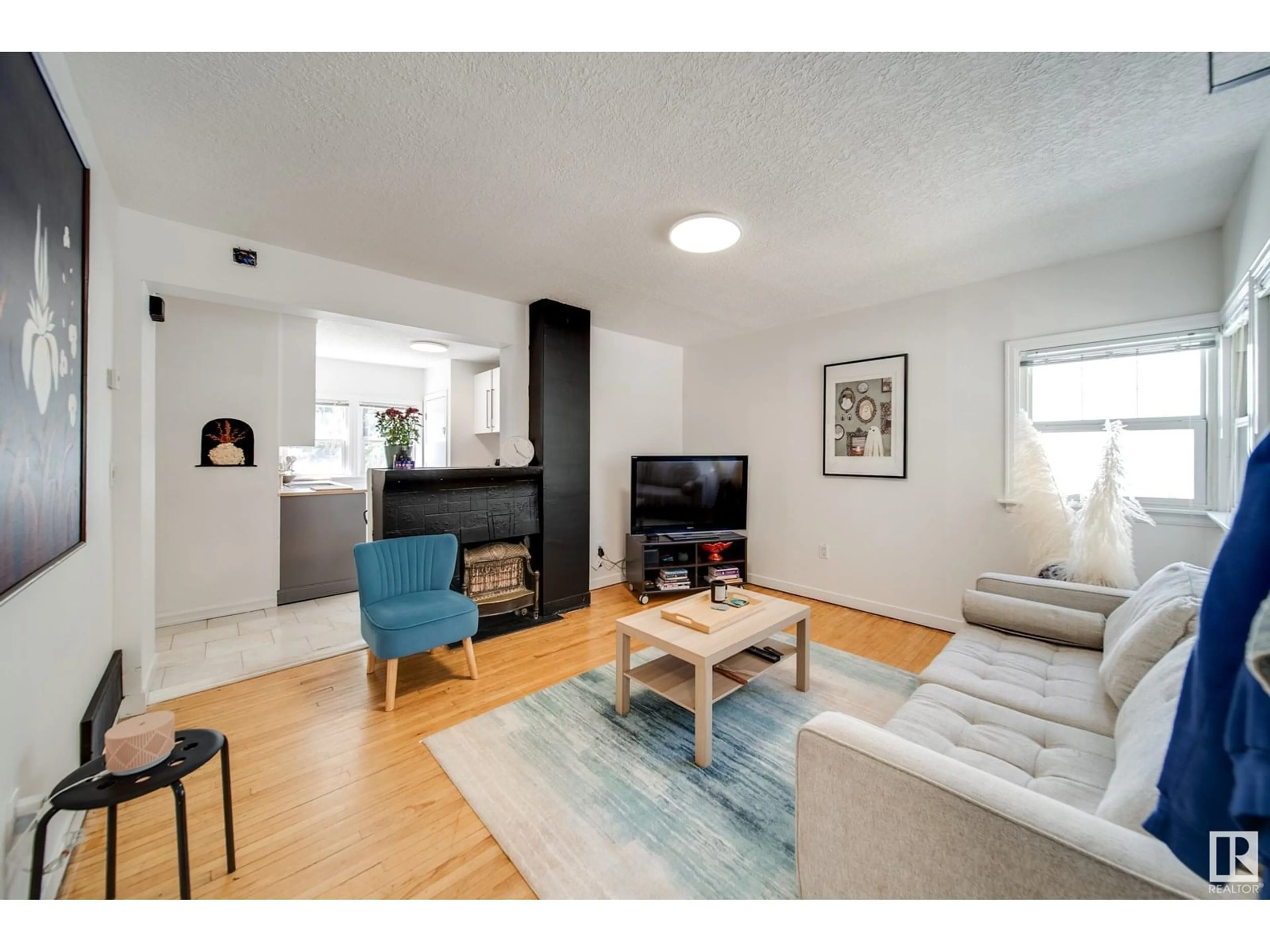 Living room with furniture, wood/laminate floor for 10711 76 AV, Edmonton Alberta T6E1L8