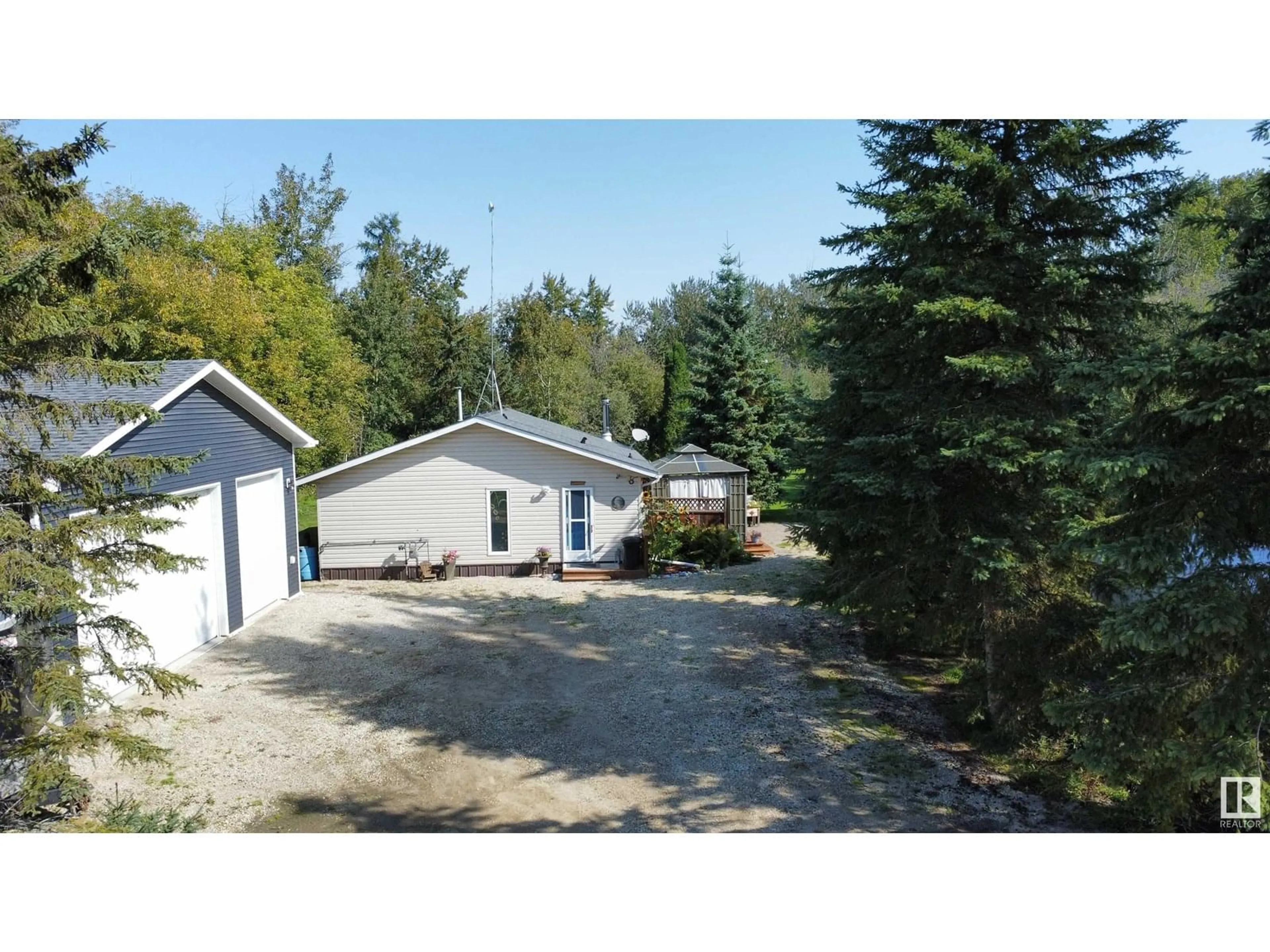 A pic from outside/outdoor area/front of a property/back of a property/a pic from drone, unknown for 4319 LAKESHORE RD, Rural Parkland County Alberta T0E0H0