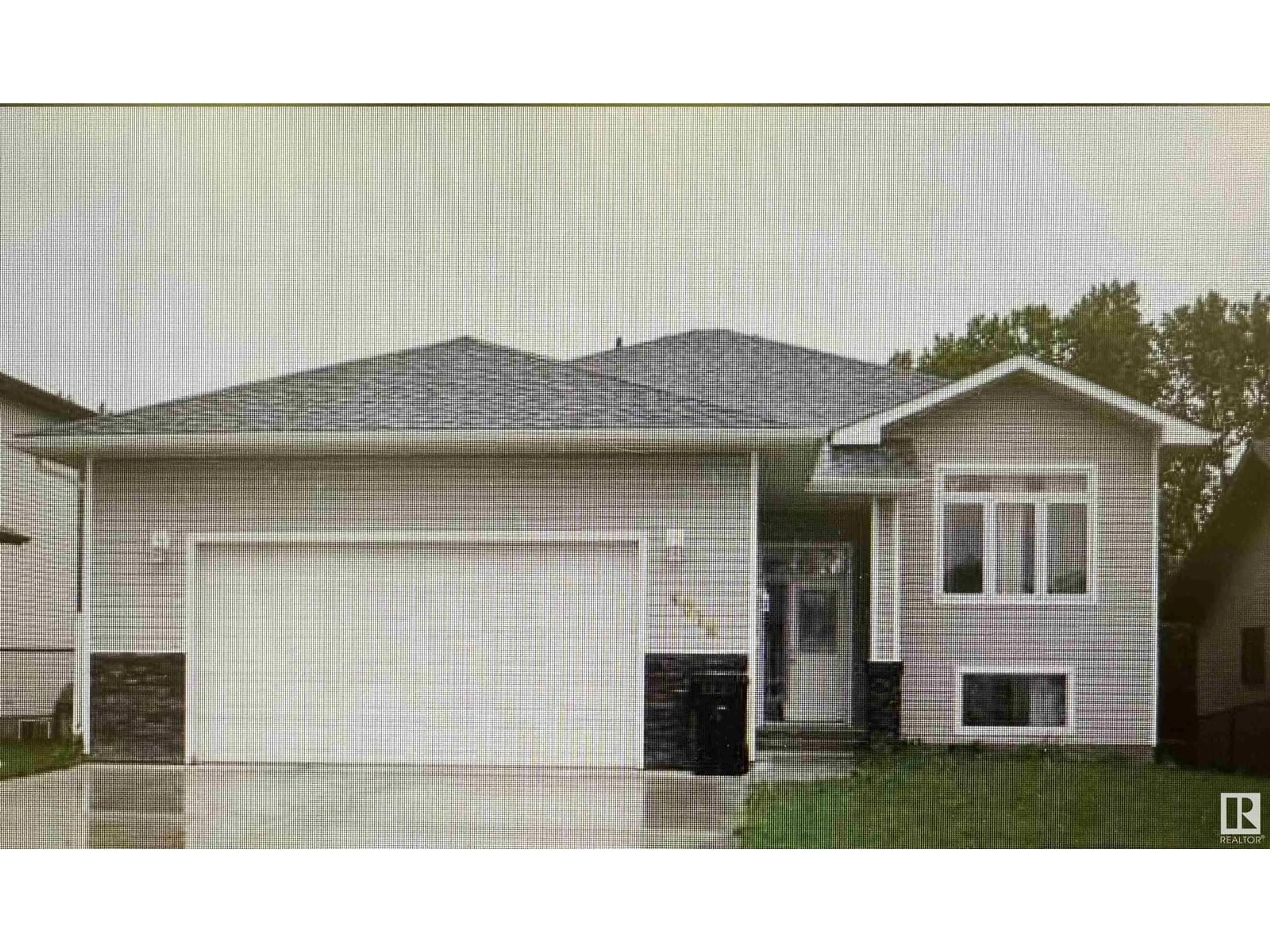 Home with vinyl exterior material, street for 4018 47 AV, Drayton Valley Alberta T7A0A8