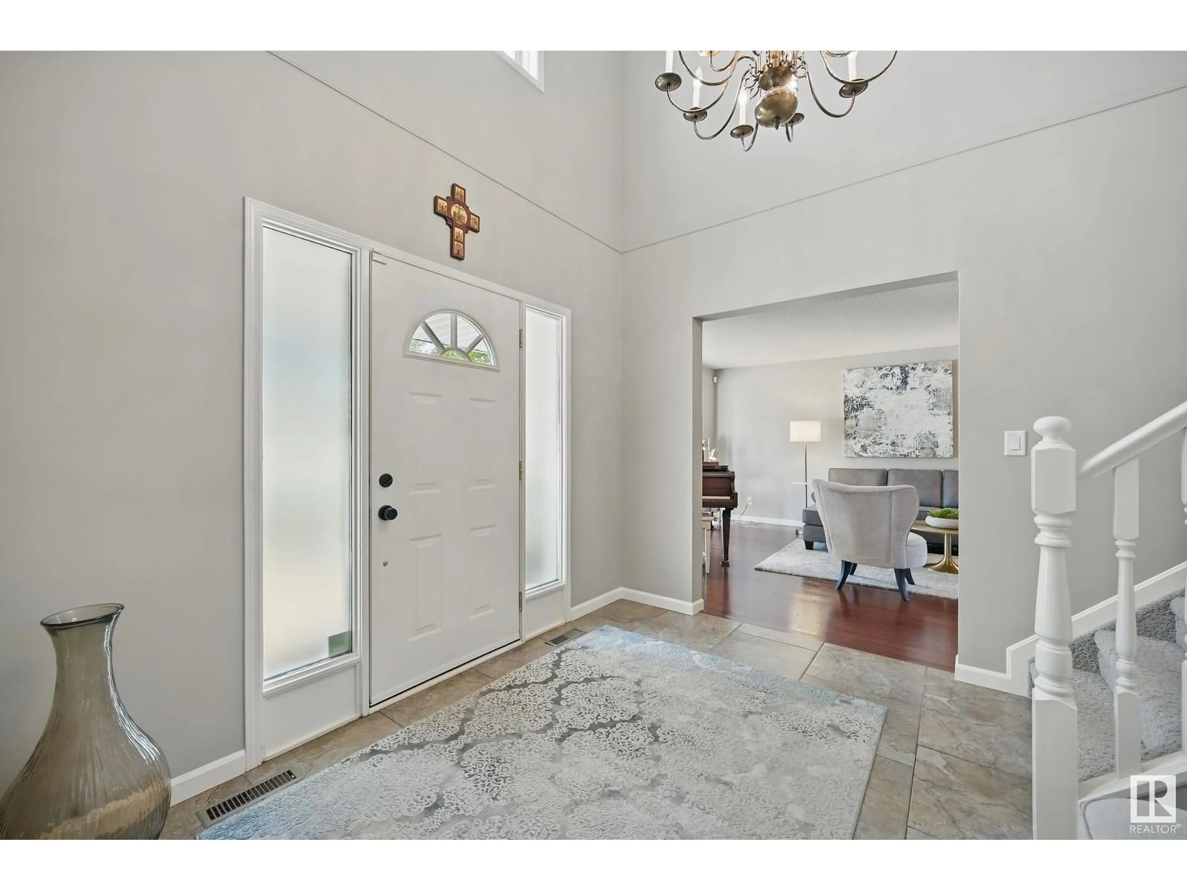 Indoor entryway for 24 BLUE QUILL CR, Edmonton Alberta T6J6C2