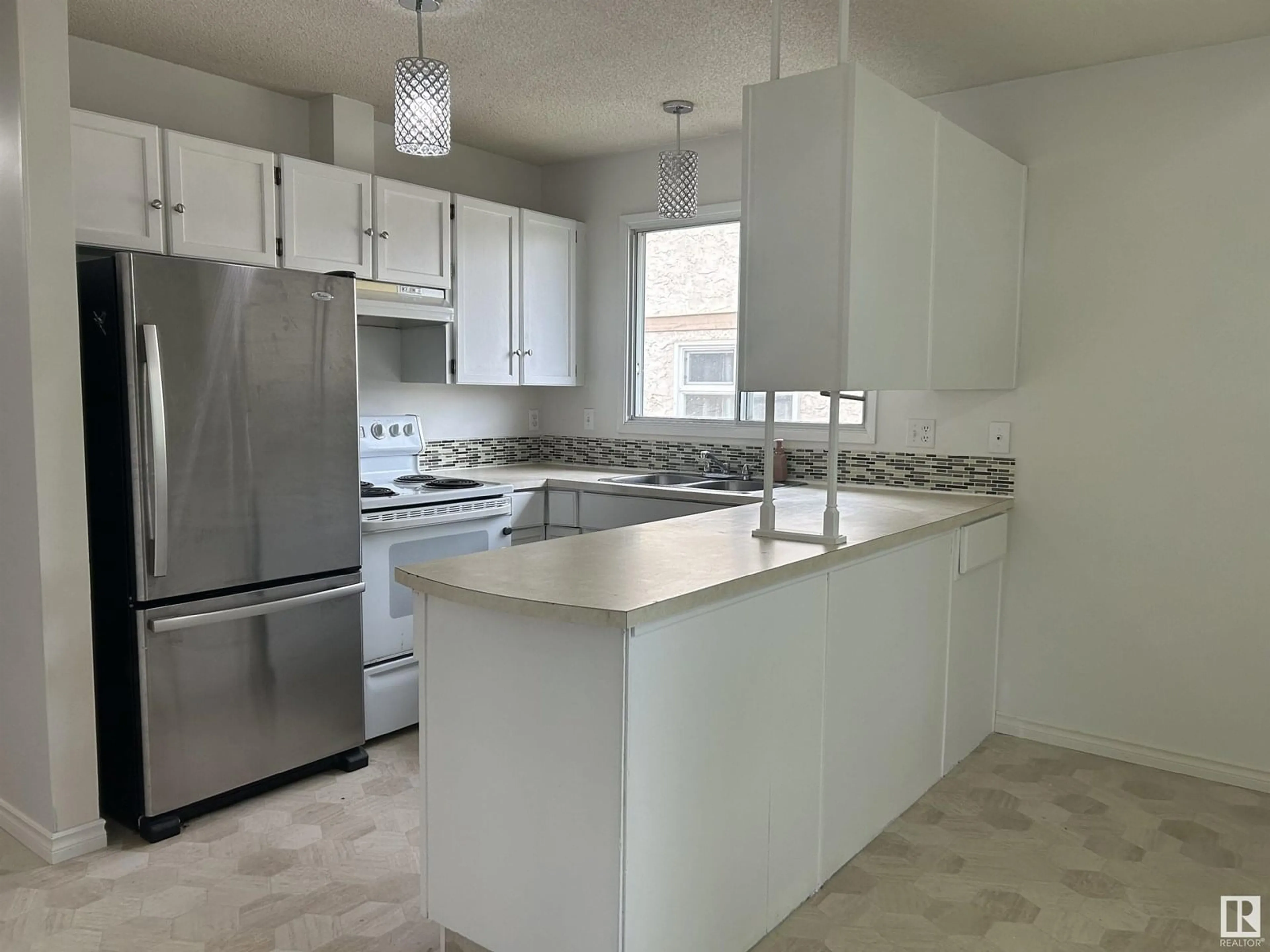 Standard kitchen, unknown for 4340 38 ST, Edmonton Alberta T6L4K4