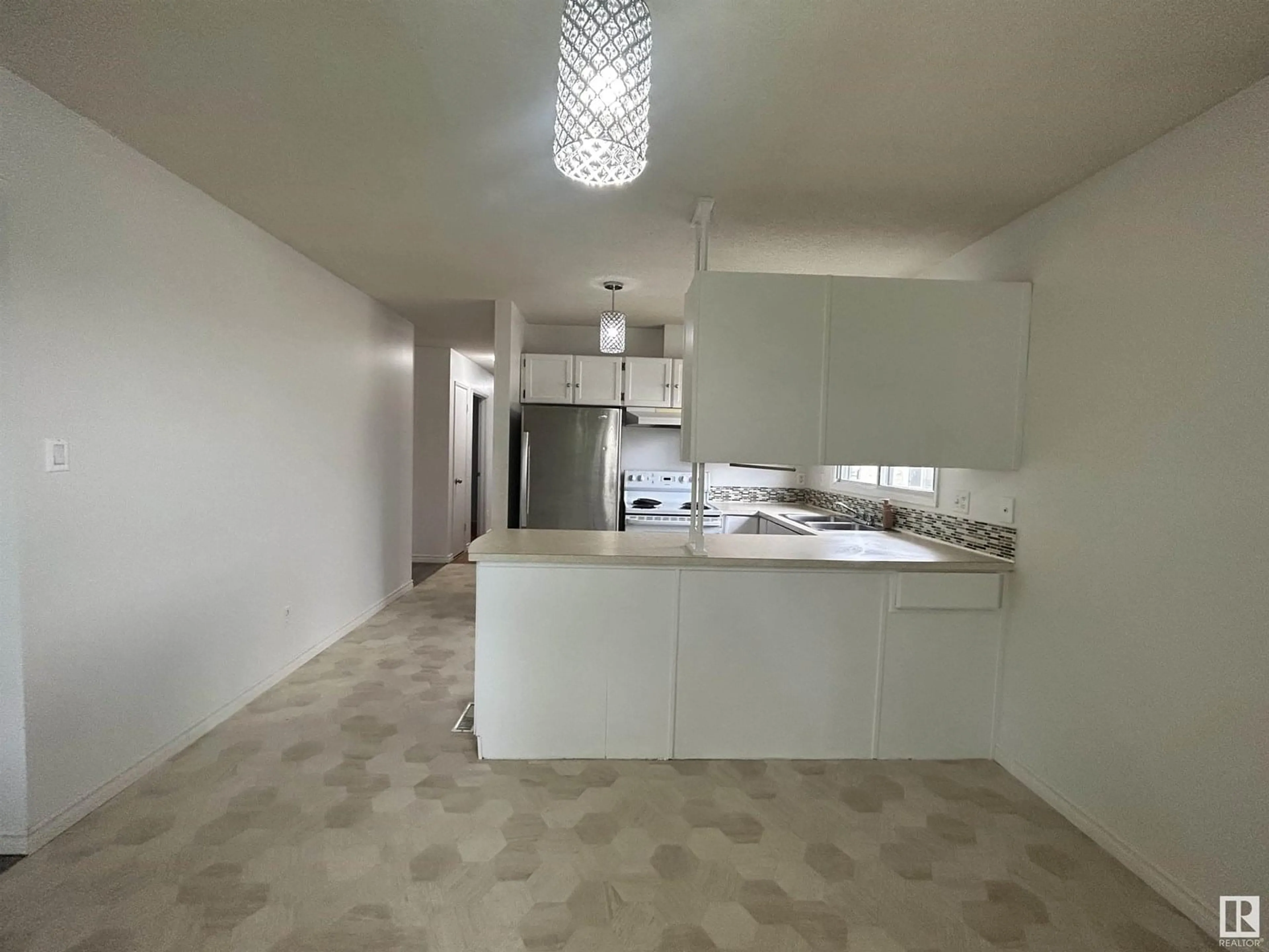 Unknown for 4340 38 ST, Edmonton Alberta T6L4K4