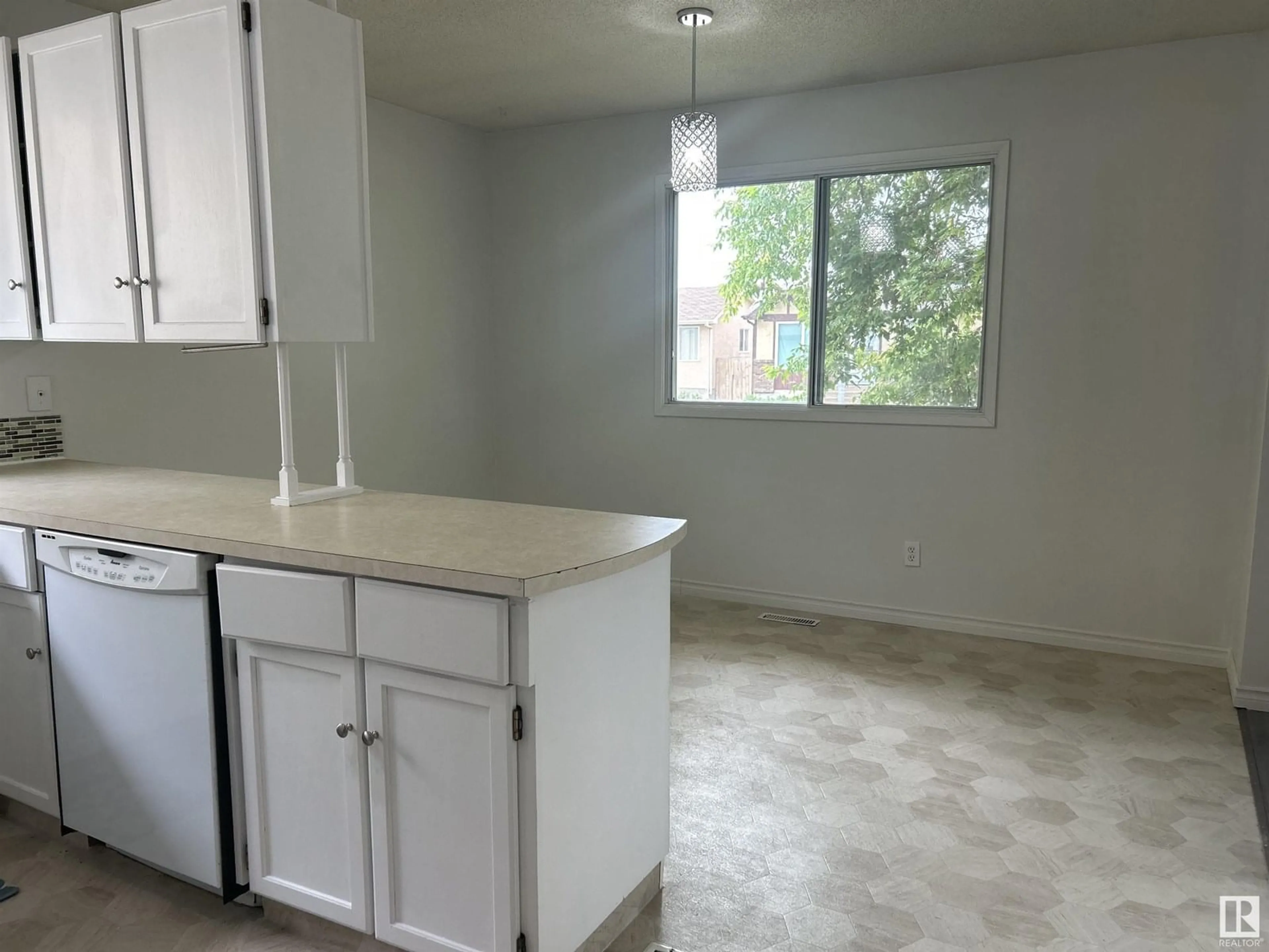 A pic of a room for 4340 38 ST, Edmonton Alberta T6L4K4
