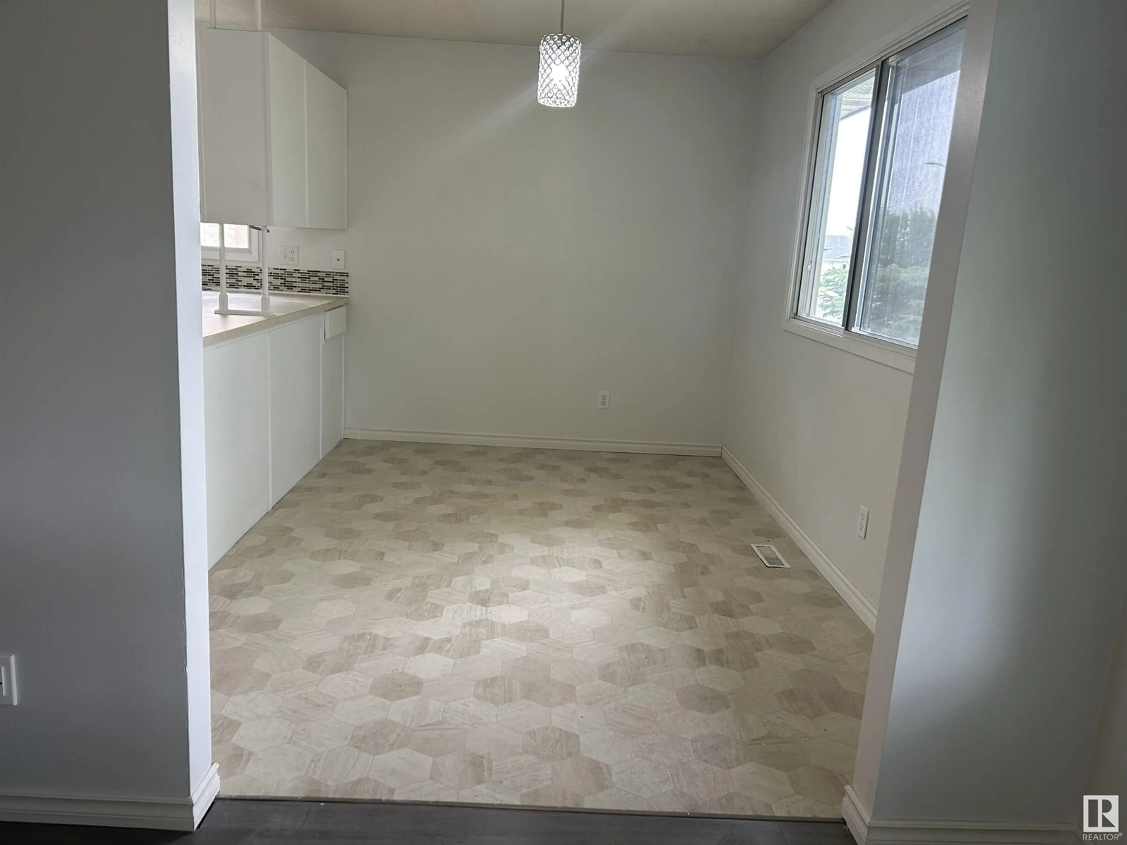 A pic of a room for 4340 38 ST, Edmonton Alberta T6L4K4